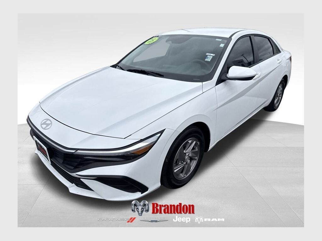 Used 2025 Hyundai Elantra SE Sedan