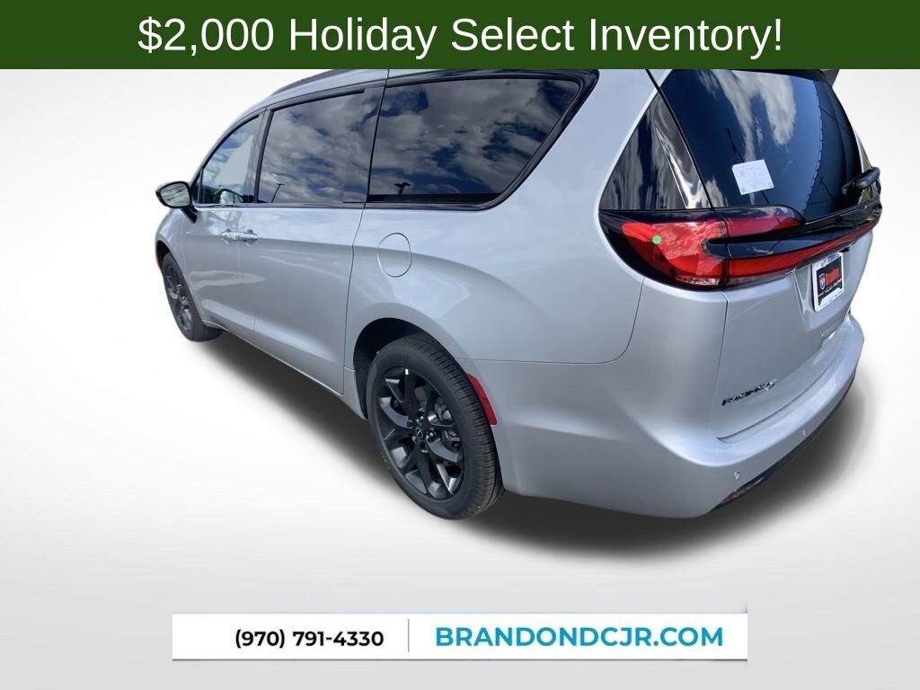 New 2026 Chrysler Pacifica Limited Minivan/Van