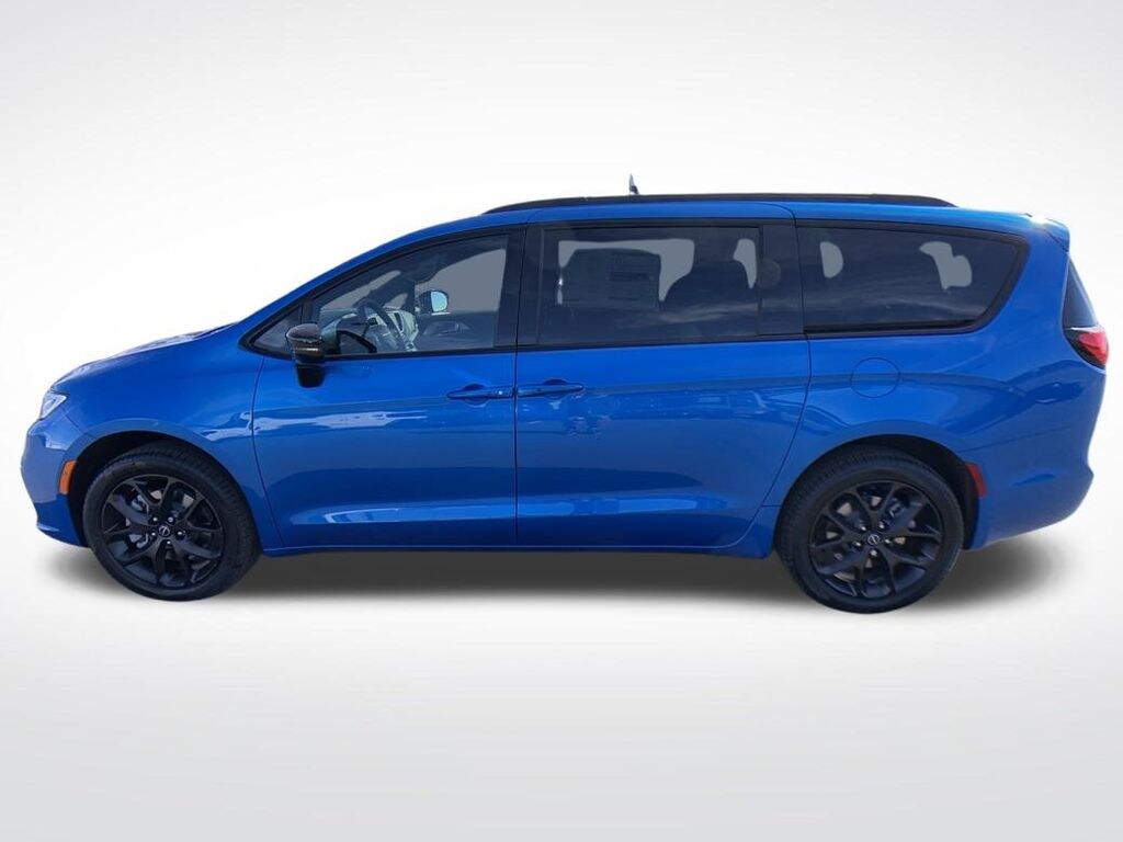 New 2026 Chrysler Pacifica Limited Minivan/Van