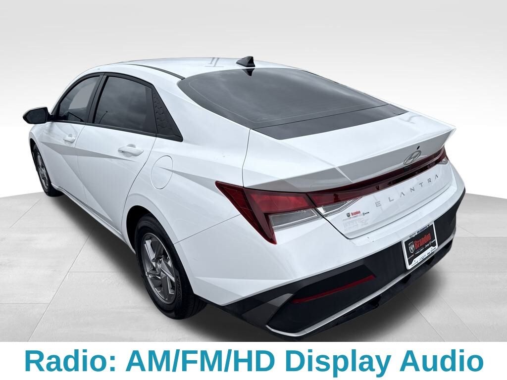 Used 2025 Hyundai Elantra SE Sedan