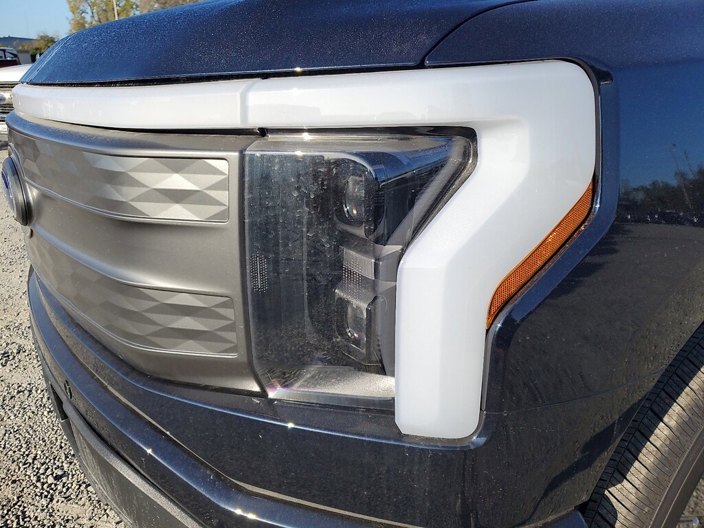 New 2023 Ford F-150 Lightning LARIAT LARIAT 4WD SuperCrew 5.5 Box
