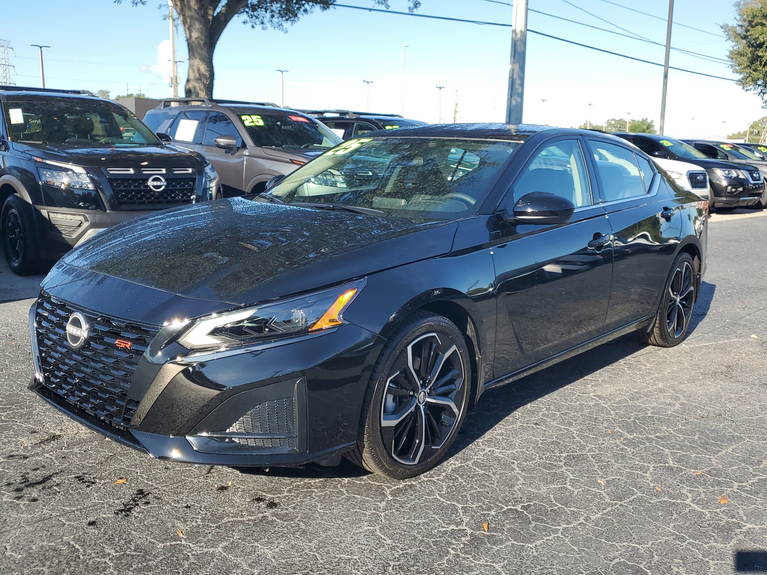 2025 Nissan Altima SR photo 3