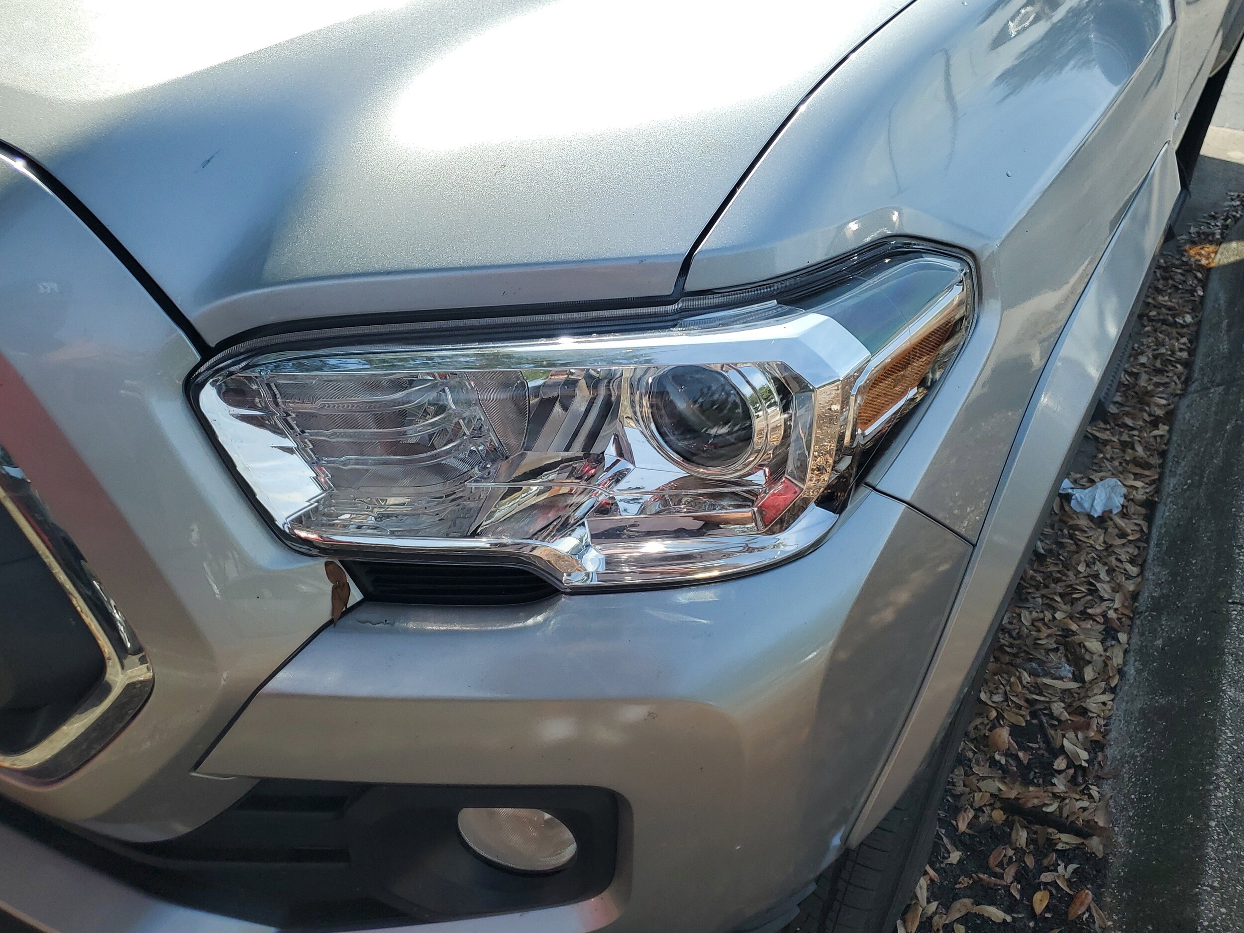 2023 Toyota Tacoma SR5 V6 photo 2