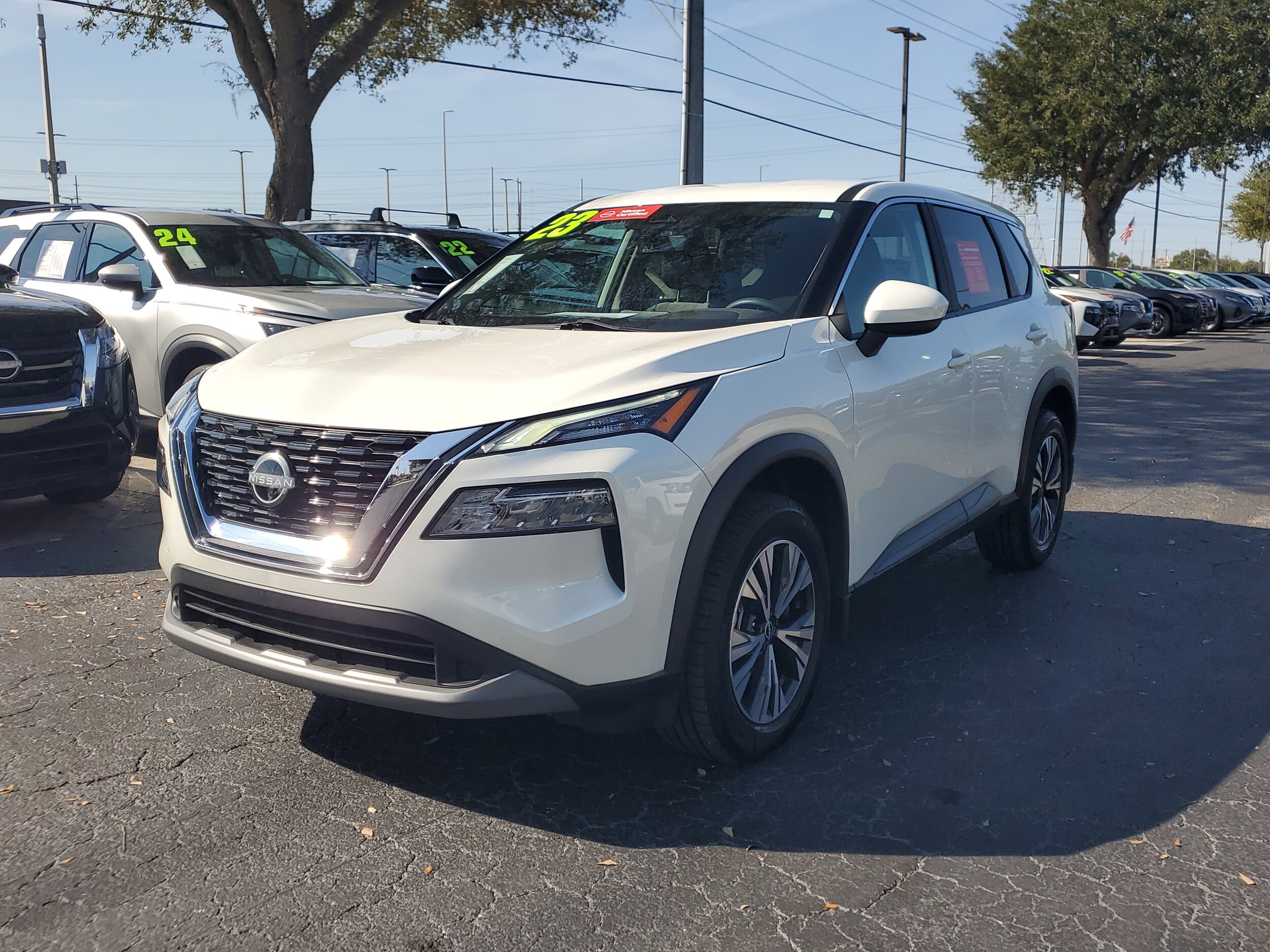 2023 Nissan Rogue SV photo 3