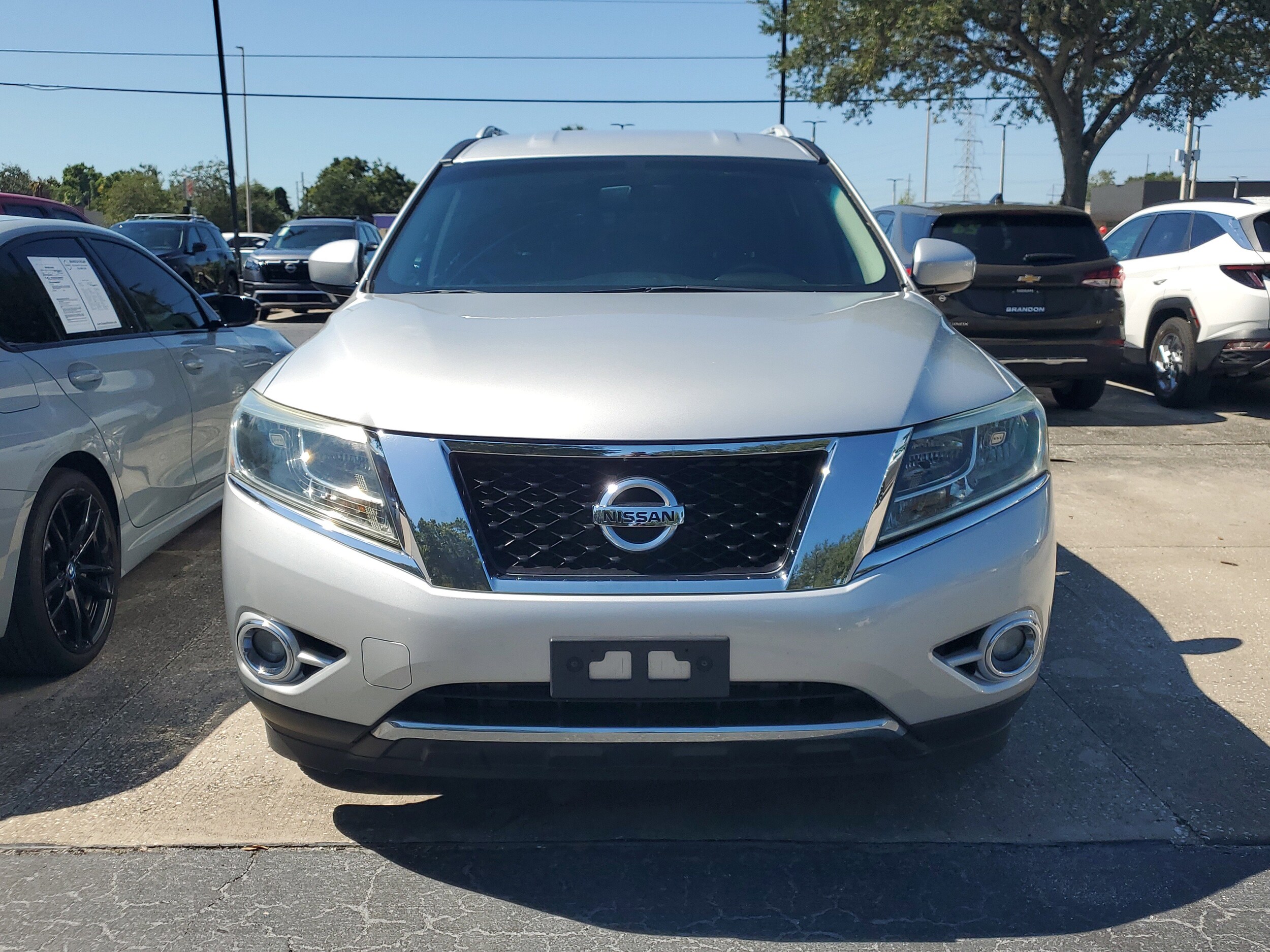 2015 Nissan Pathfinder SL photo 2