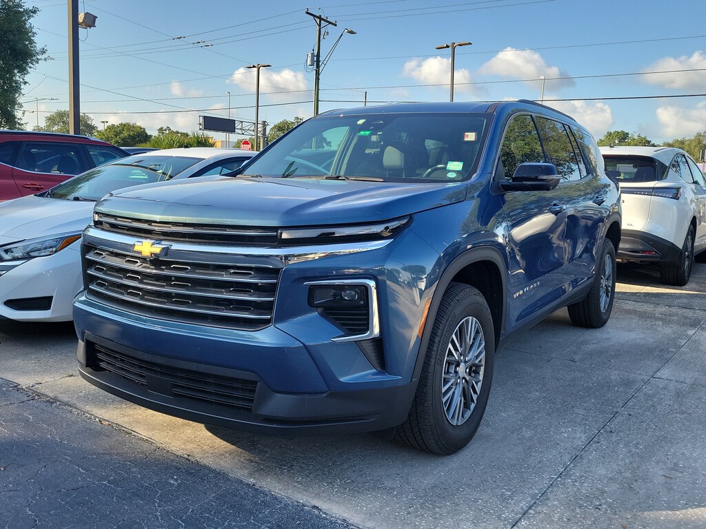 Used 2024 Chevrolet Traverse LT SUV