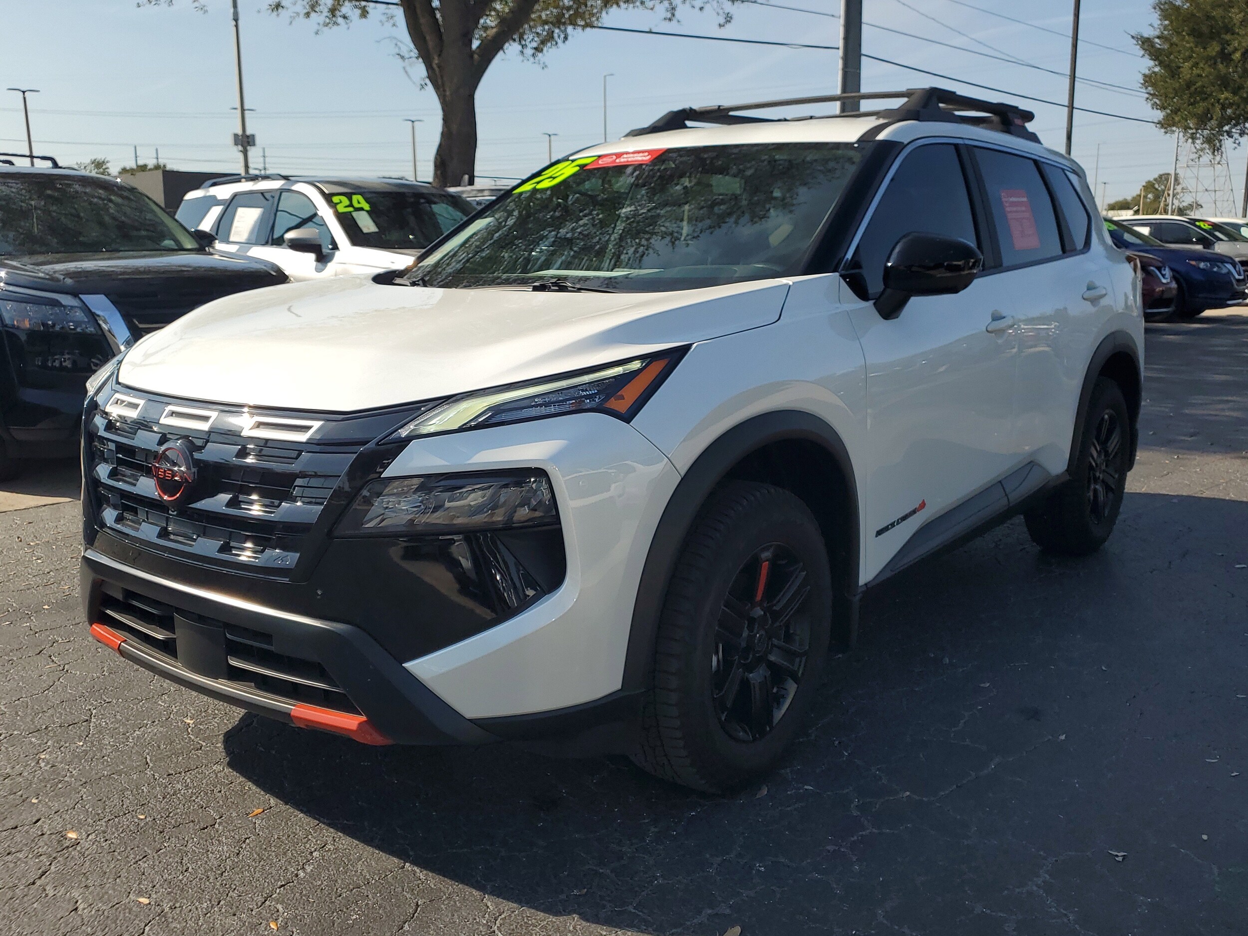 2025 Nissan Rogue SV photo 3