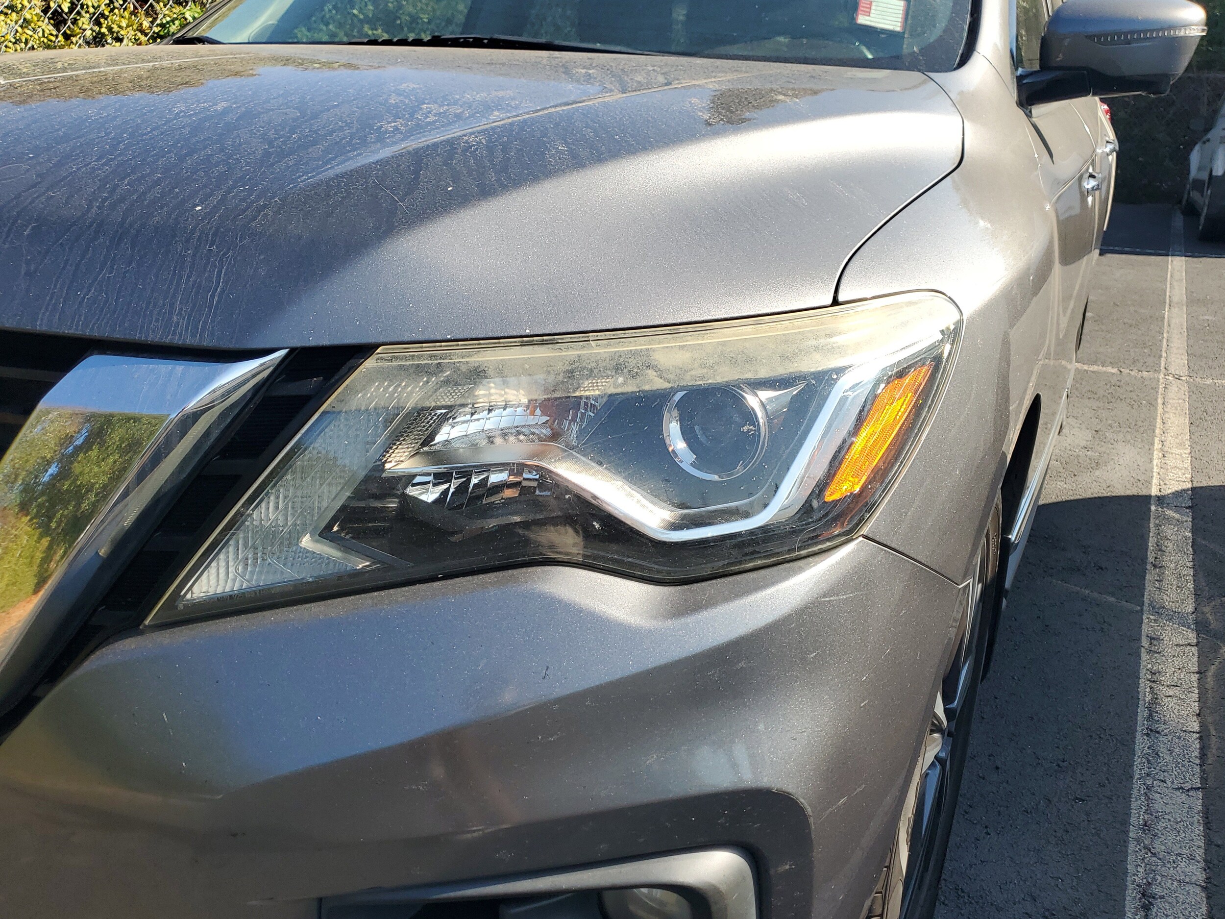 2017 Nissan Pathfinder Platinum photo 2