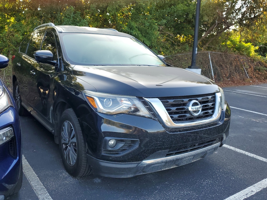 Used 2017 Nissan Pathfinder SL SUV