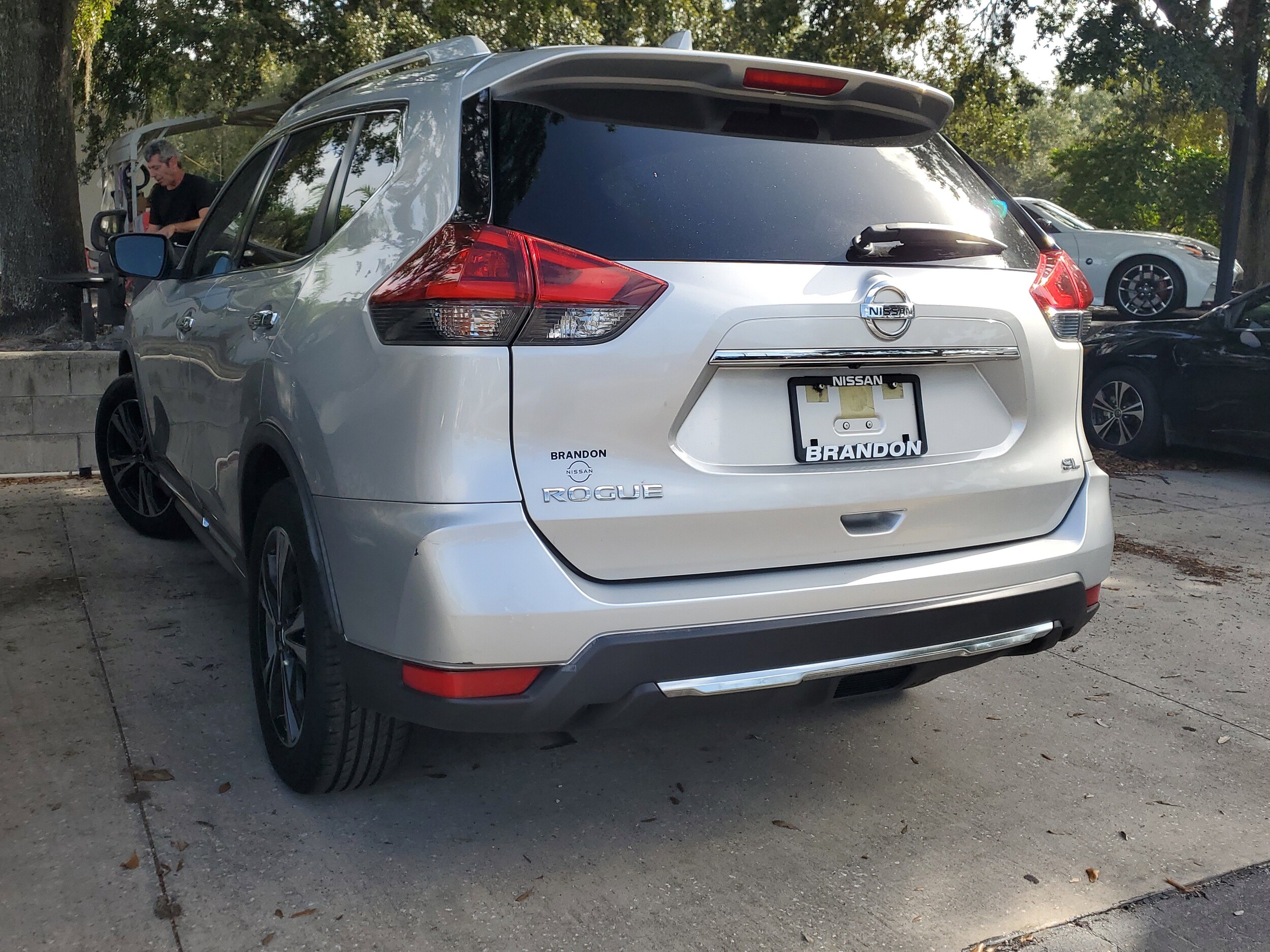 2018 Nissan Rogue SL photo 2