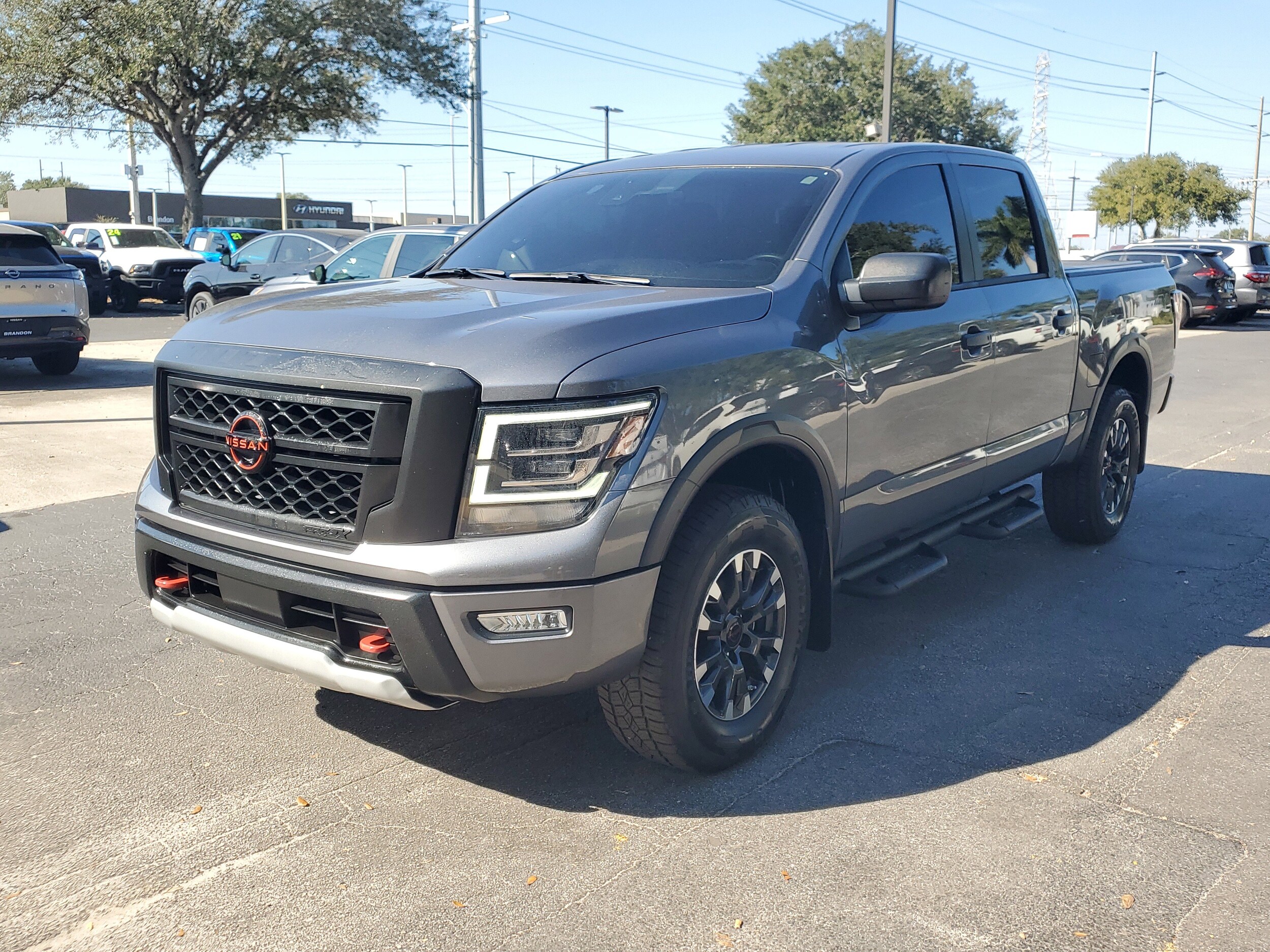 2023 Nissan Titan PRO-4X photo 3