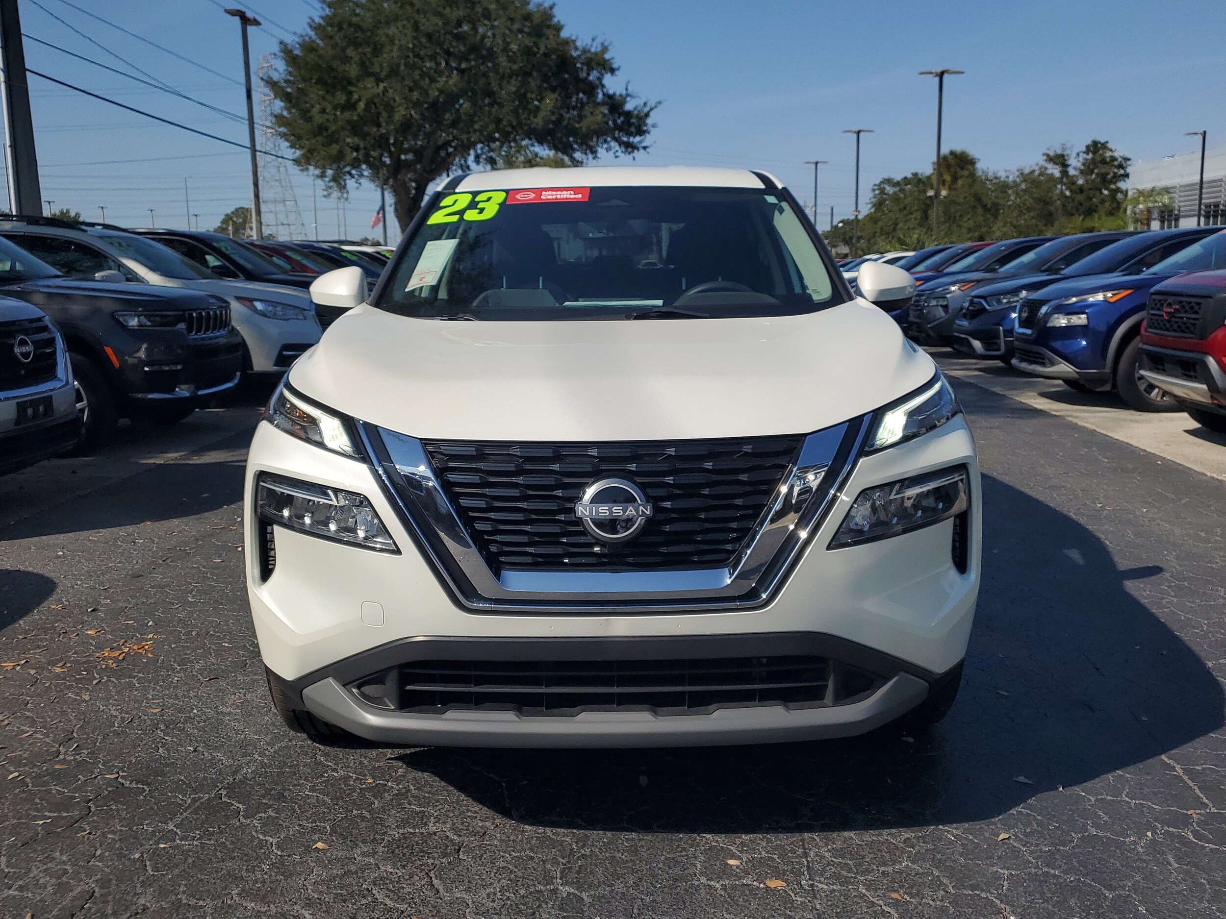 2023 Nissan Rogue SV photo 2