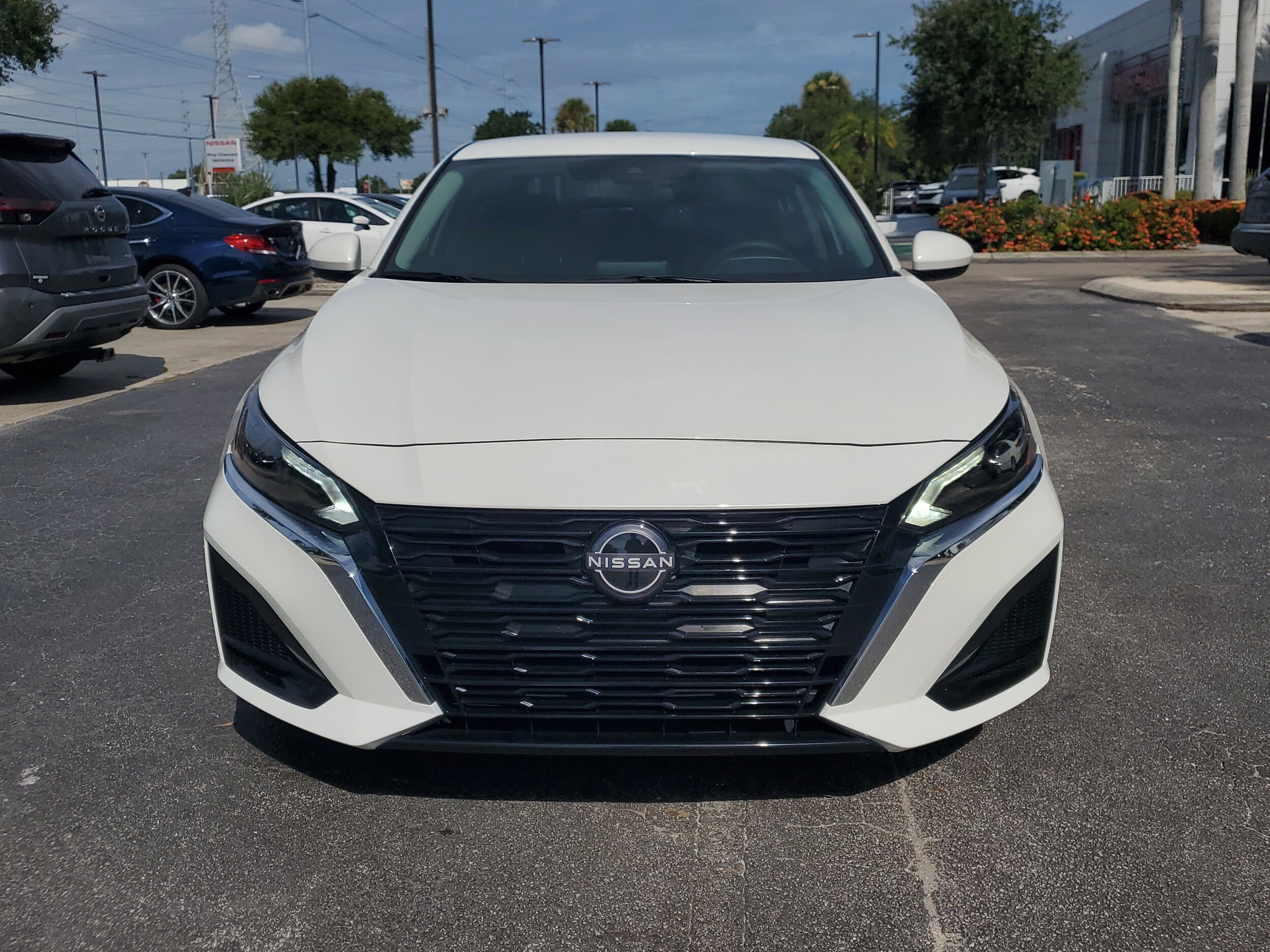 2023 Nissan Altima 2.5 SV photo 2