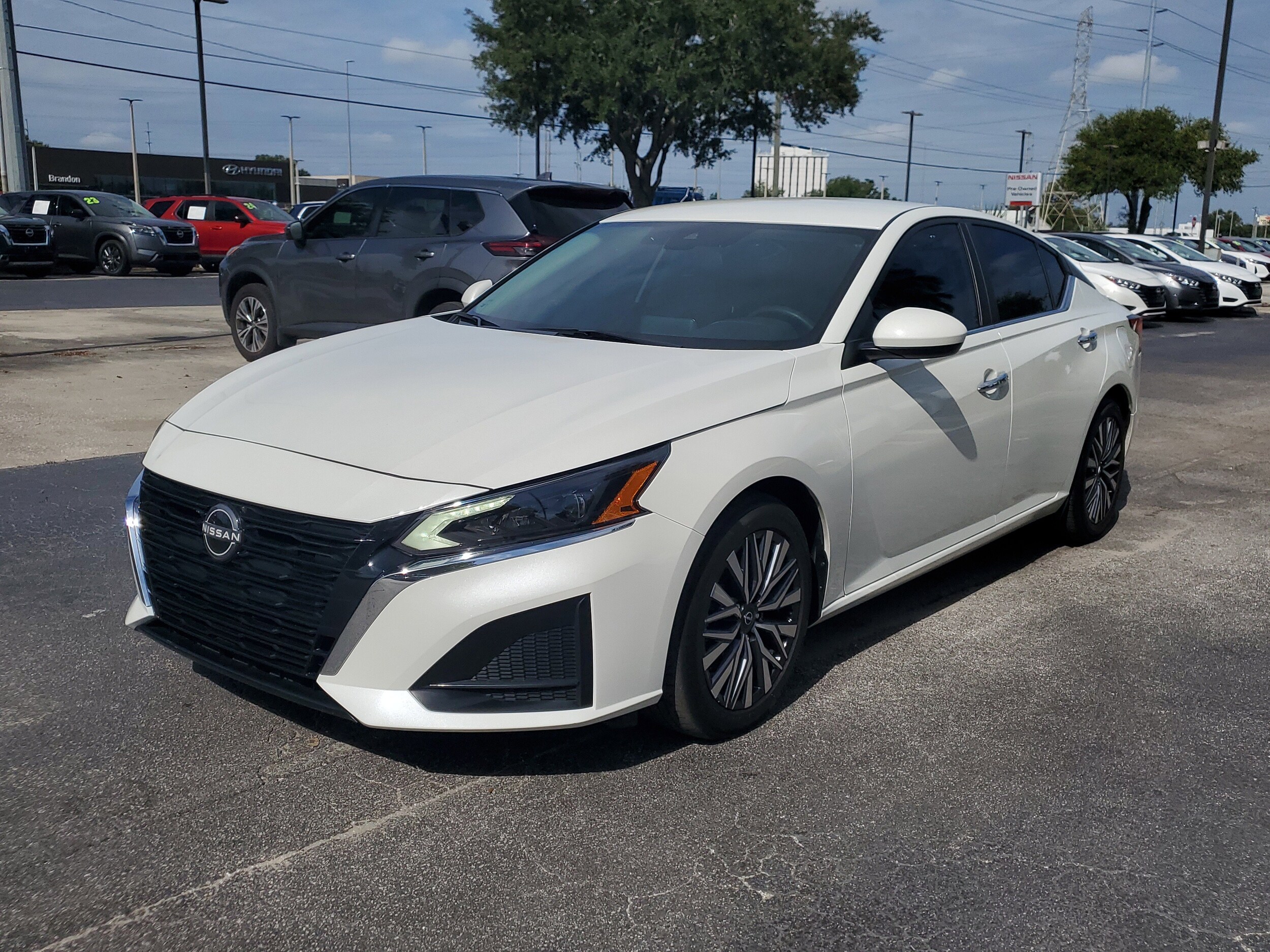 2023 Nissan Altima 2.5 SV photo 3