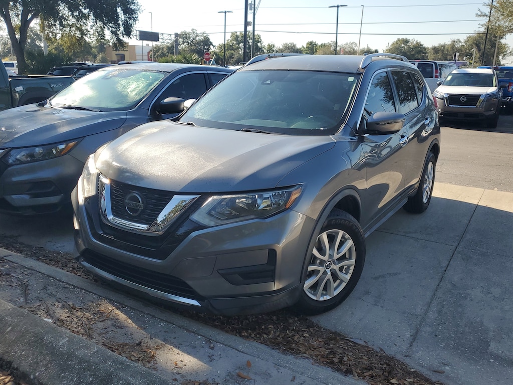 2019 Nissan Rogue SV photo 4