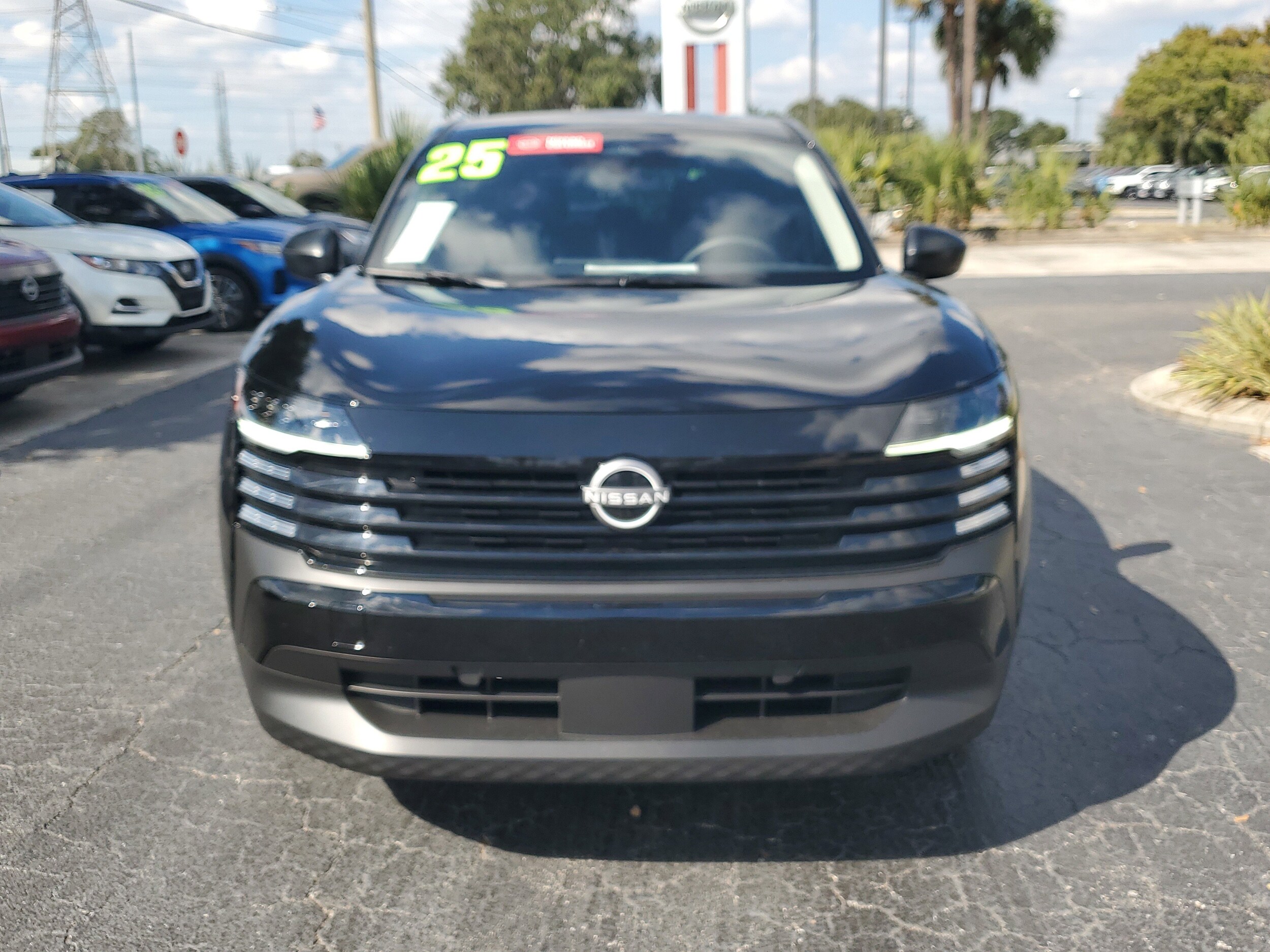 2025 Nissan Kicks S photo 2