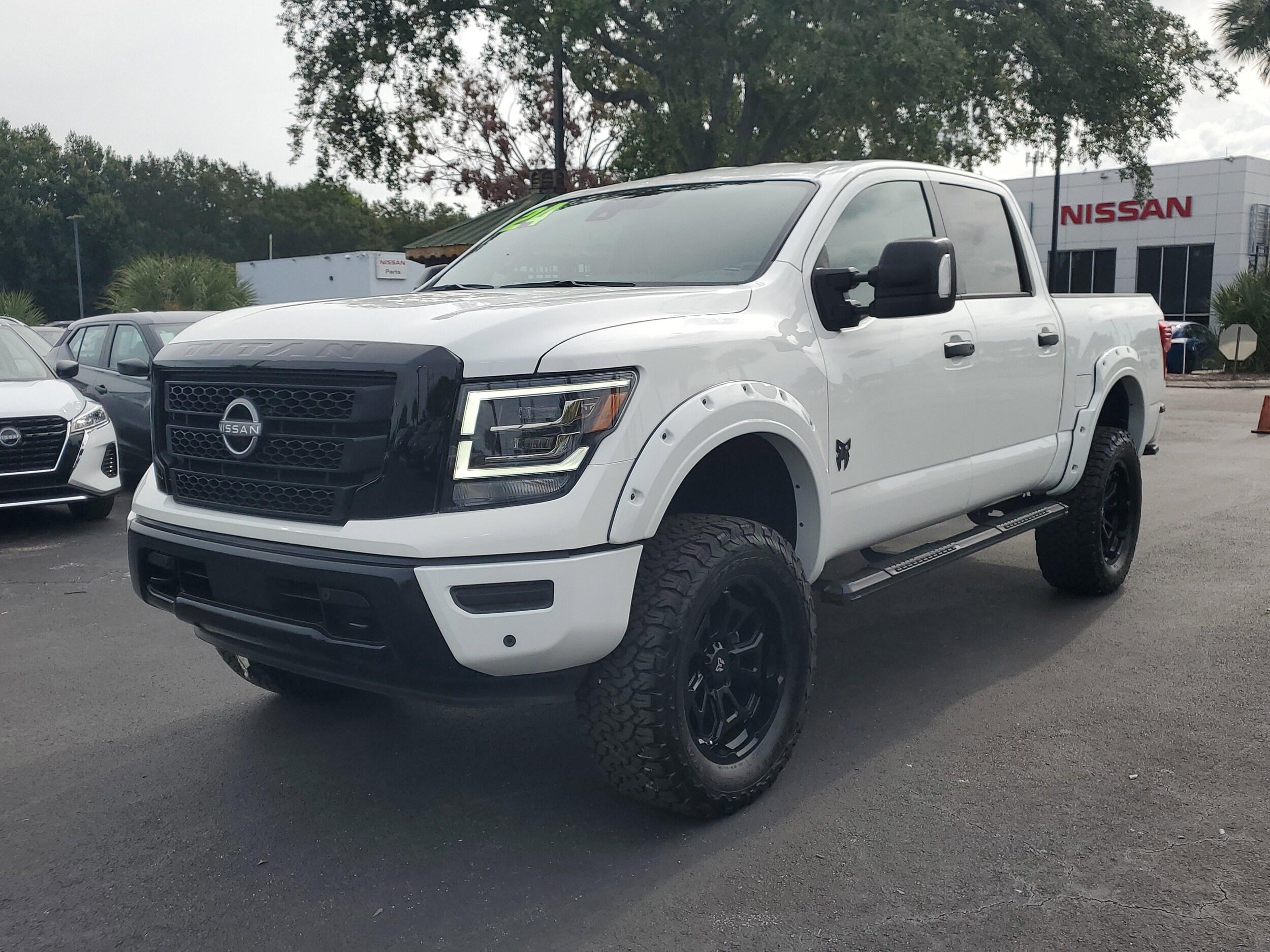2024 Nissan Titan SV photo 3
