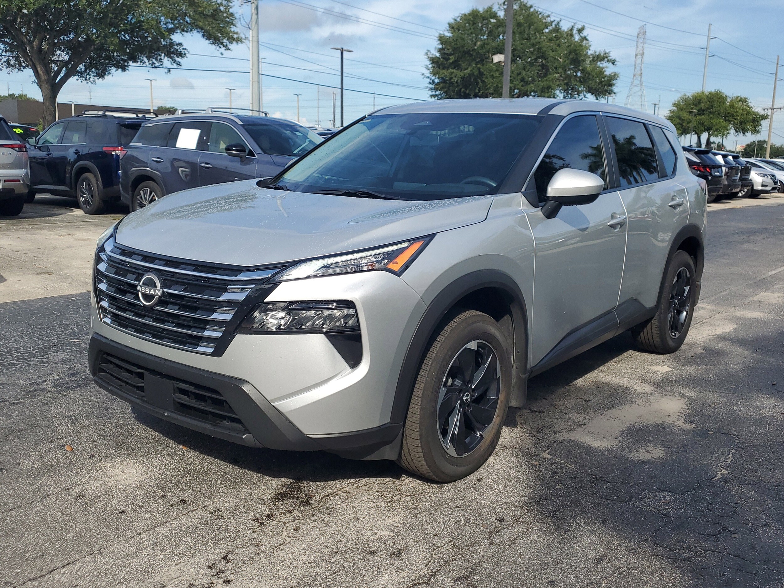 2024 Nissan Rogue SV photo 2