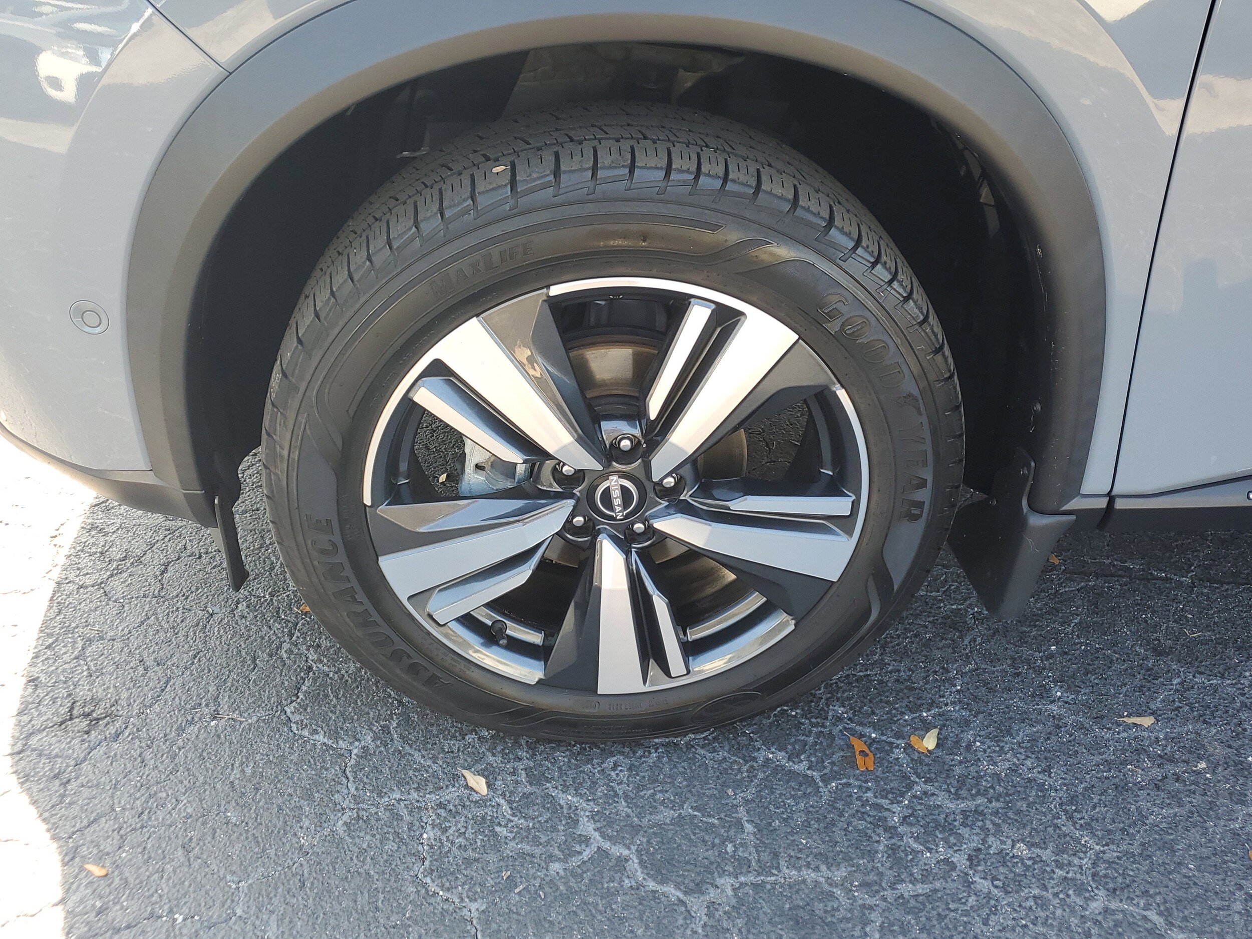 2022 Nissan Rogue Platinum photo 2