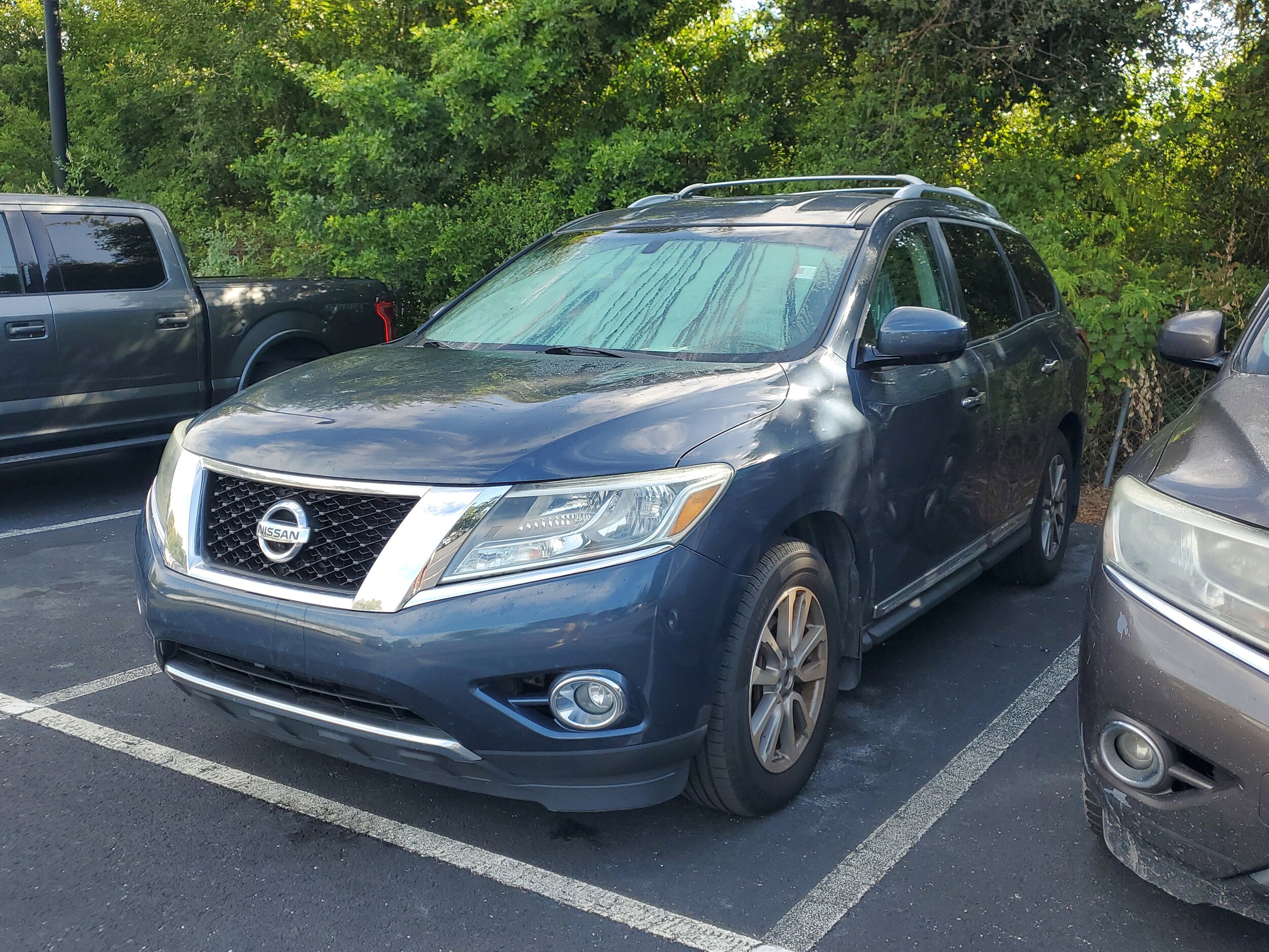 2016 Nissan Pathfinder SL photo 3