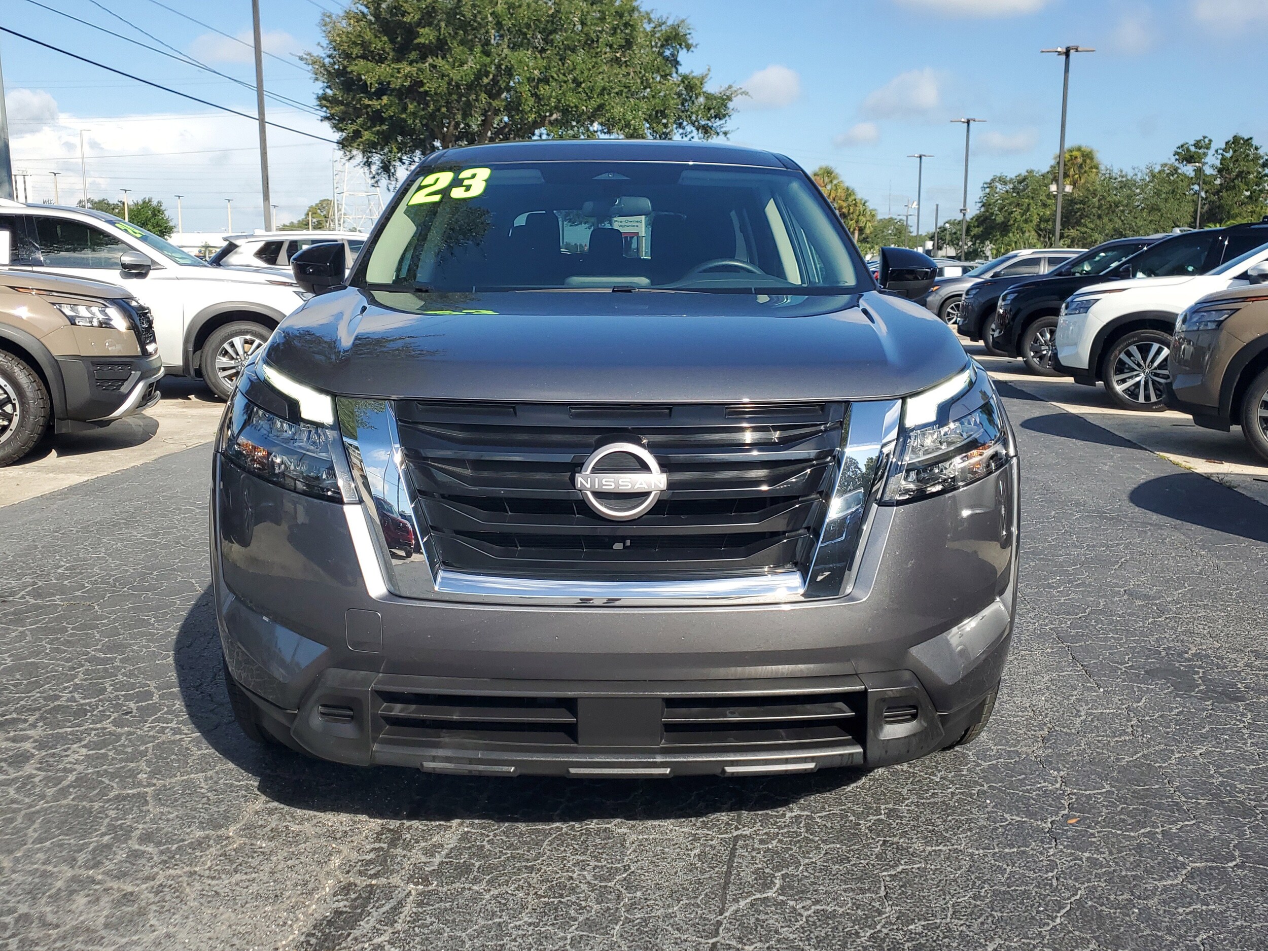 2023 Nissan Pathfinder S photo 2