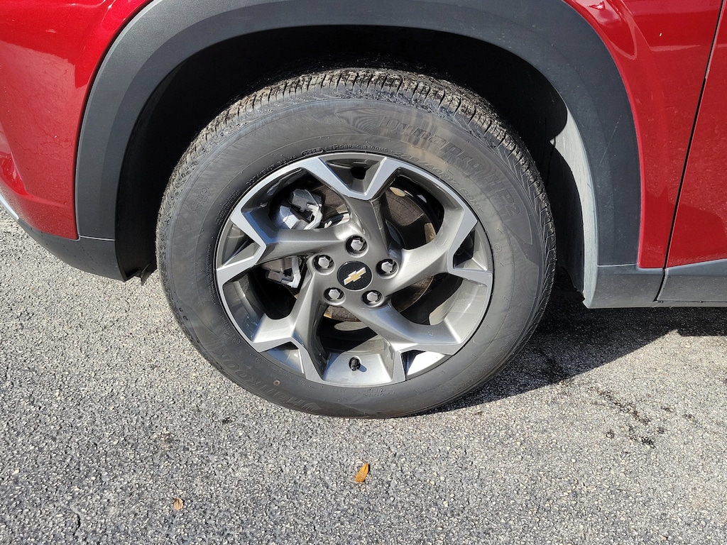 Used 2025 Chevrolet Trax LT SUV