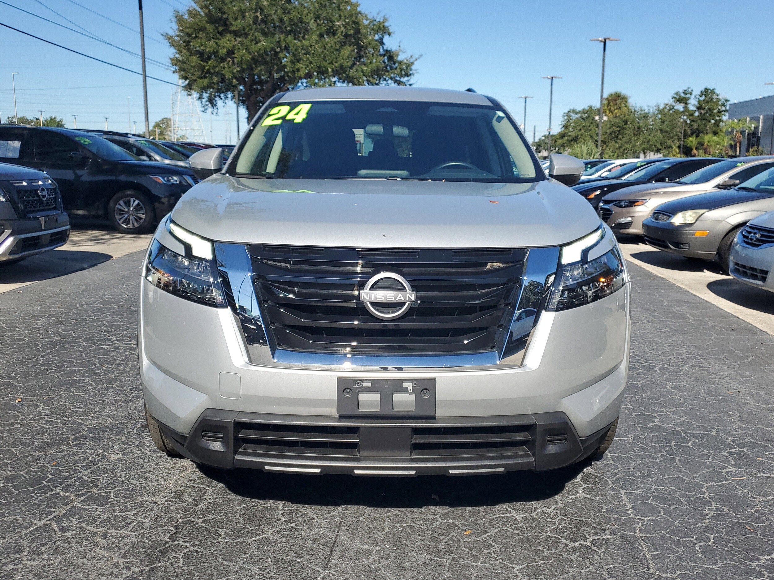 2024 Nissan Pathfinder SV photo 2