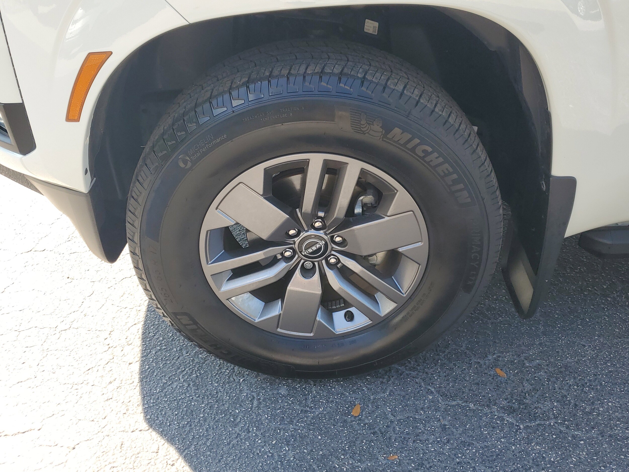 2025 Nissan Frontier SV photo 4