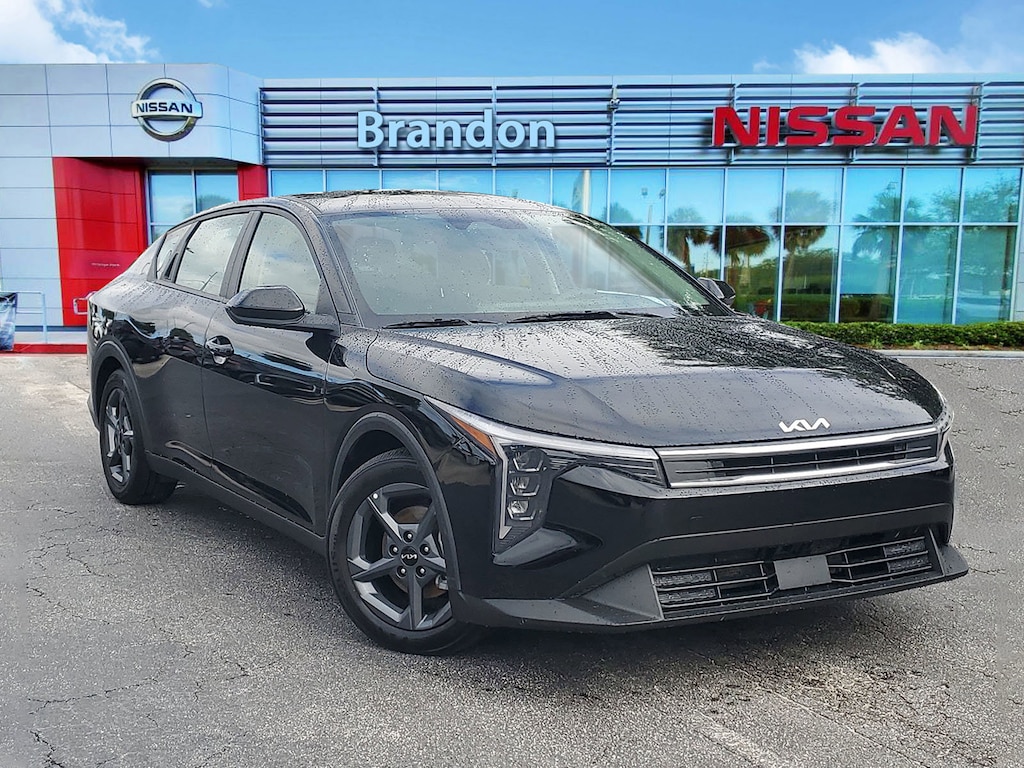 2025 Kia K4 LXS photo 2