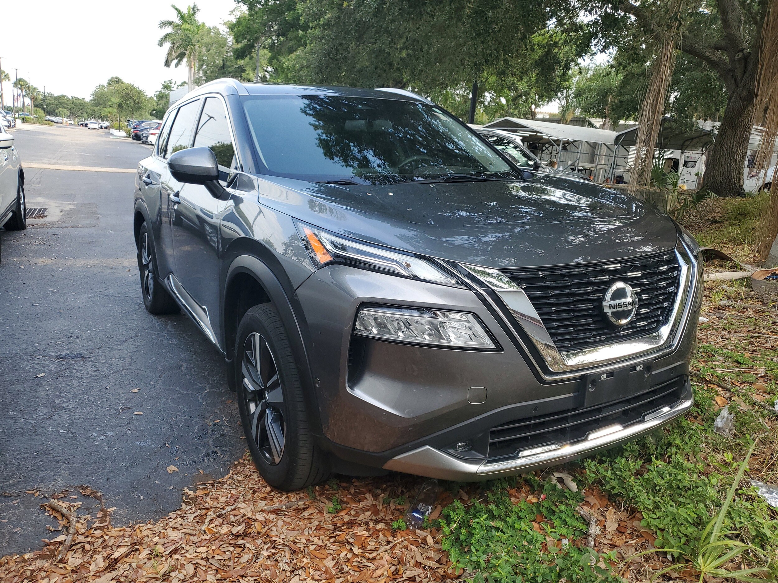 2021 Nissan Rogue Platinum photo 2
