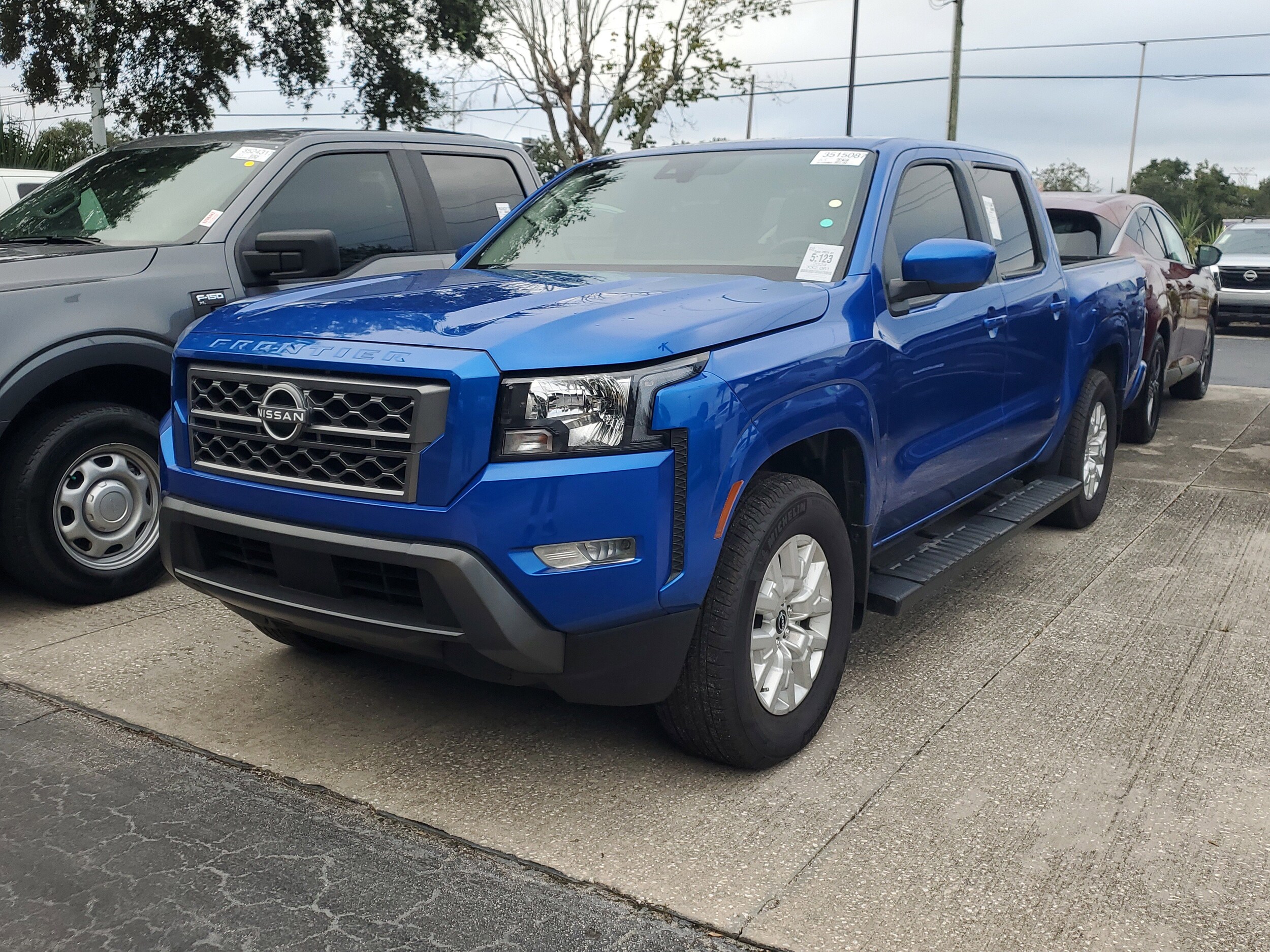 2024 Nissan Frontier SV photo 3