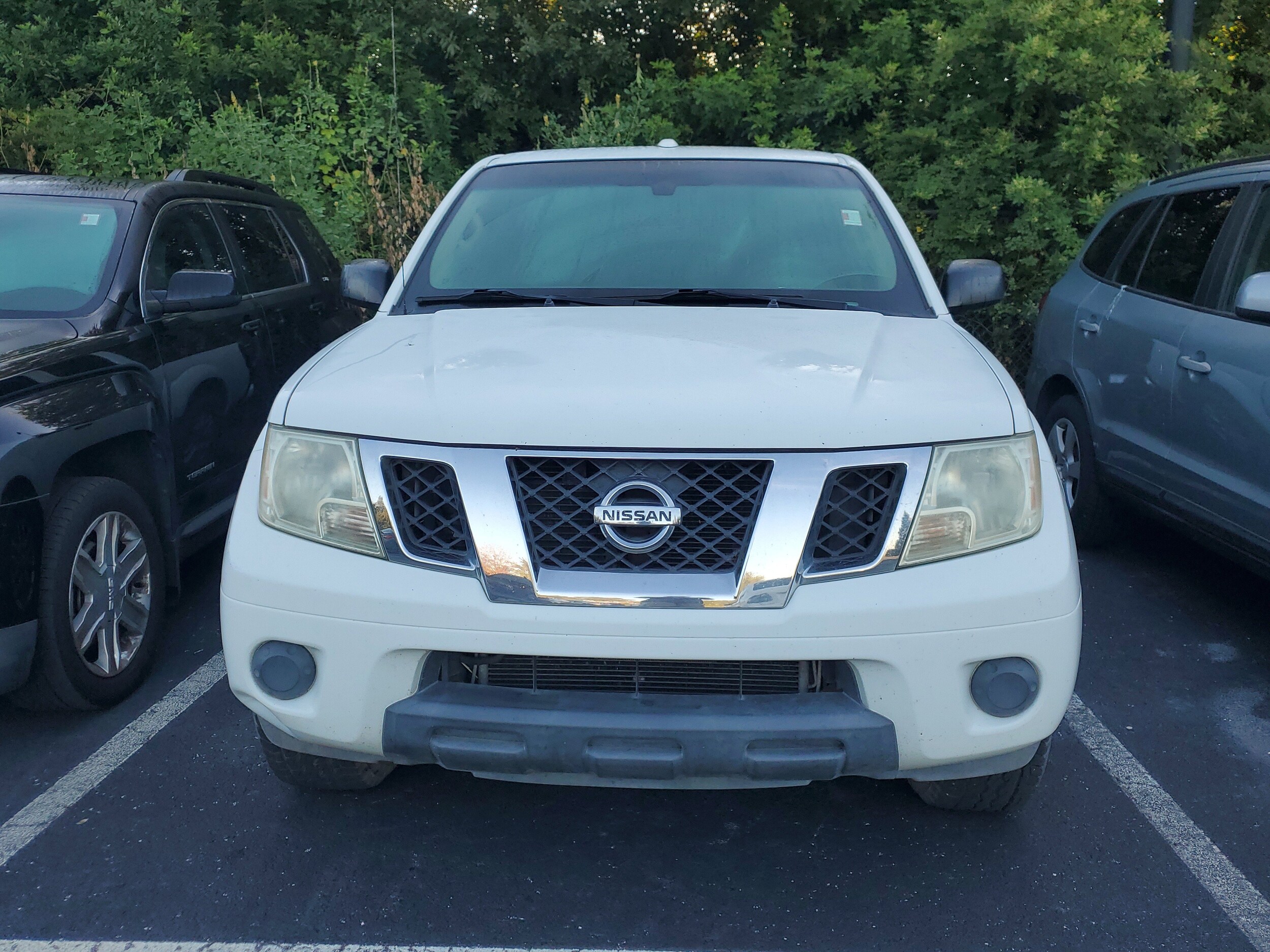 2014 Nissan Frontier SV photo 2