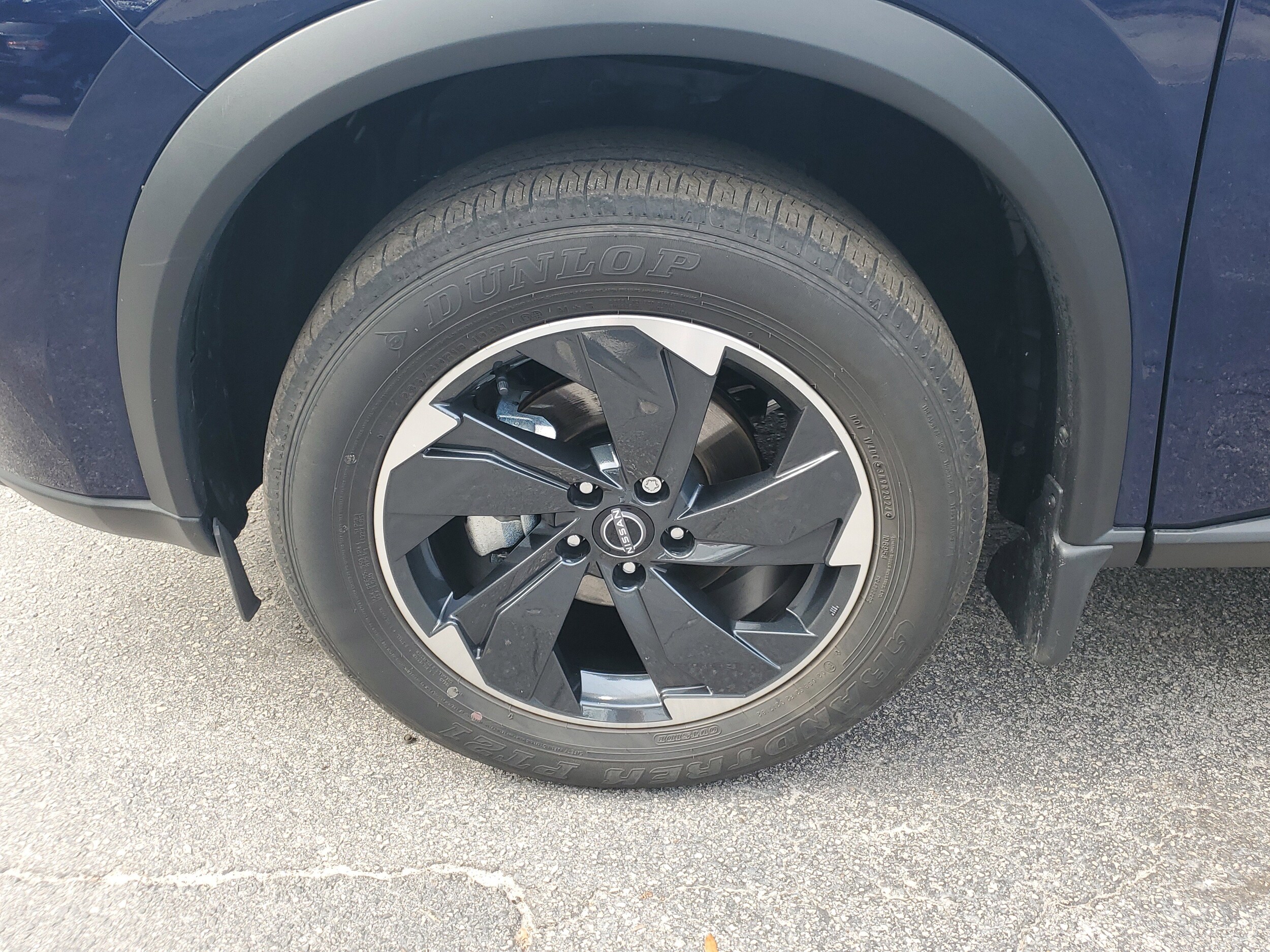 2024 Nissan Rogue SV photo 4