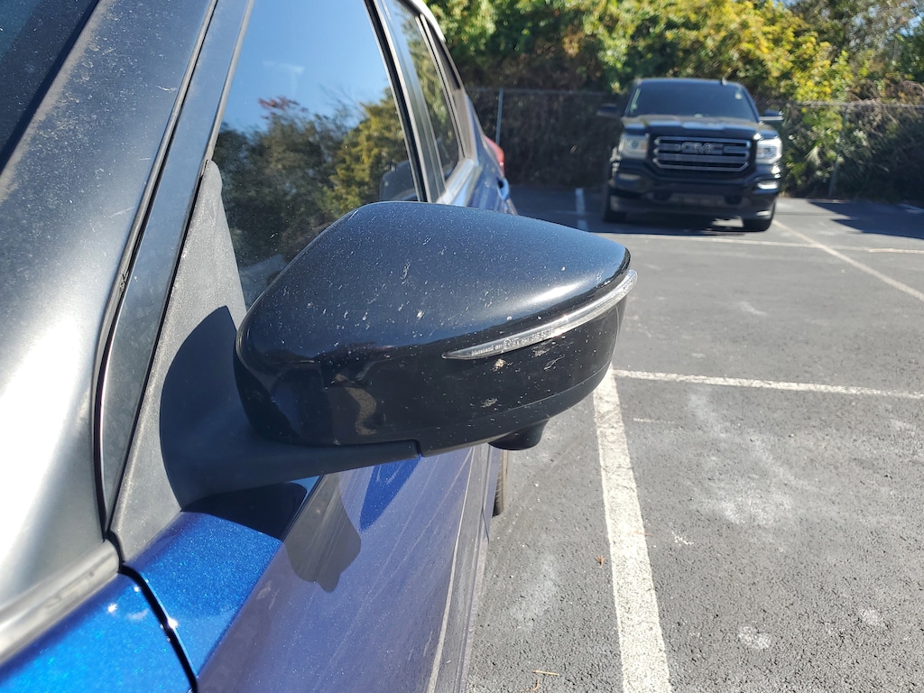 Used 2018 Nissan Kicks SR SUV