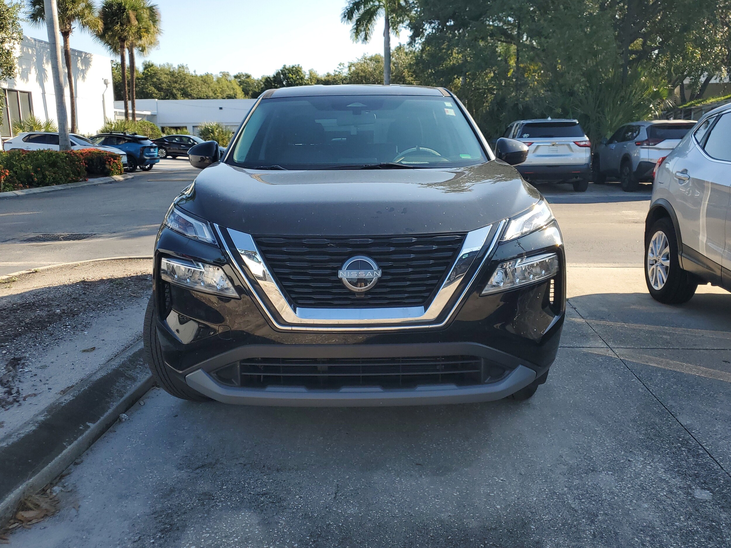 2023 Nissan Rogue SV photo 2