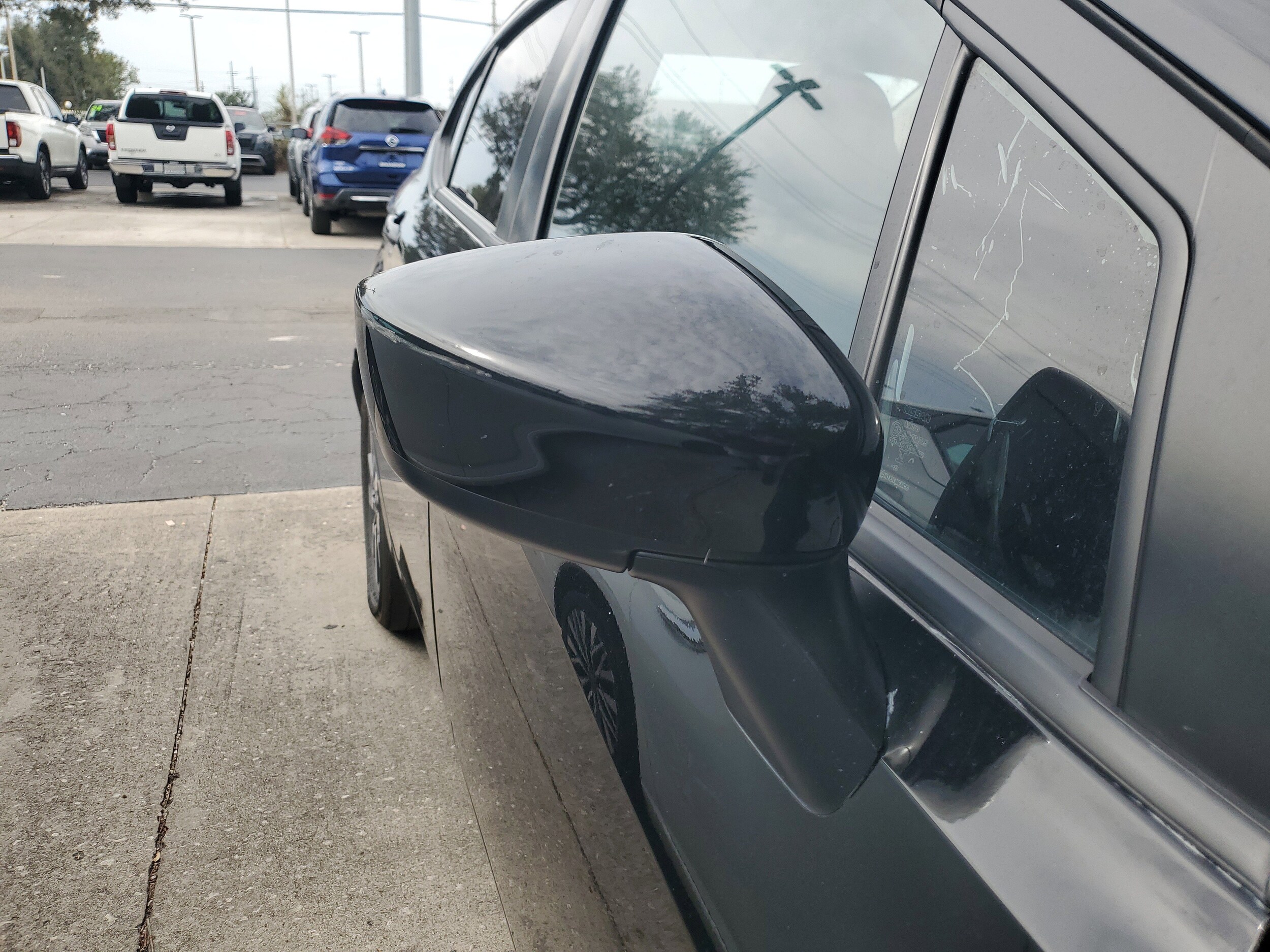 2023 Nissan Versa 1.6 SV photo 2