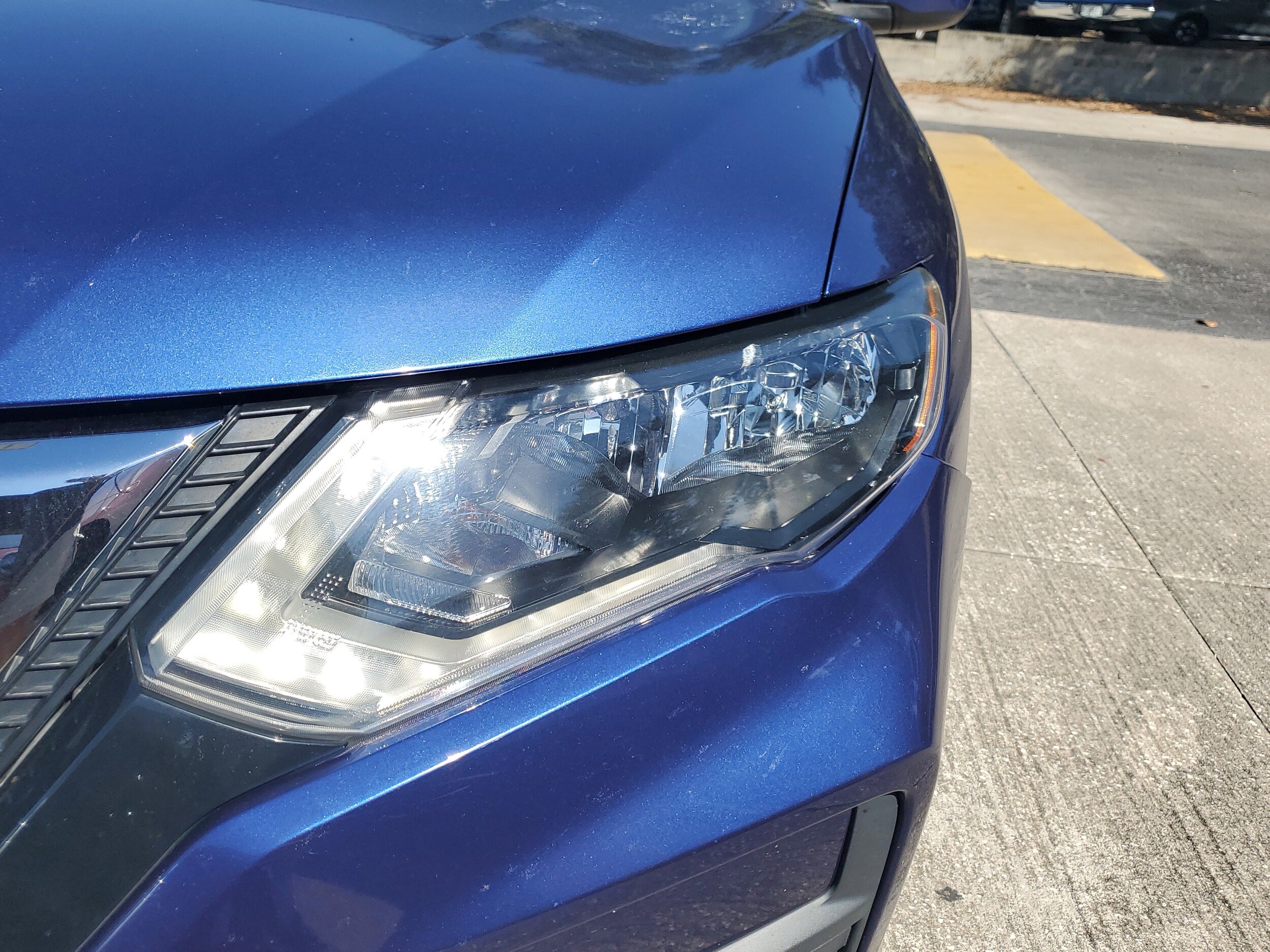 2020 Nissan Rogue SV photo 2