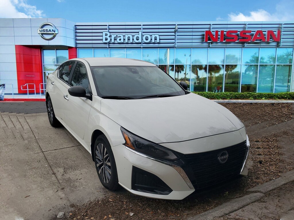 2024 Nissan Altima 2.5 SV photo 2