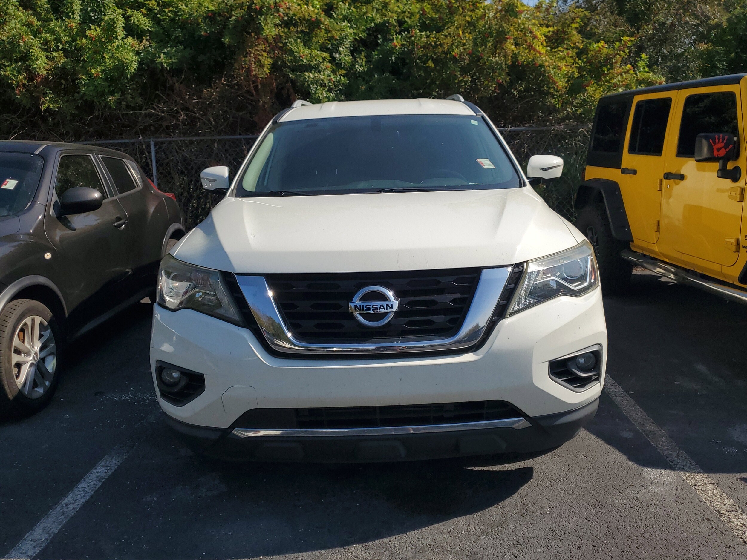 2019 Nissan Pathfinder SV photo 2