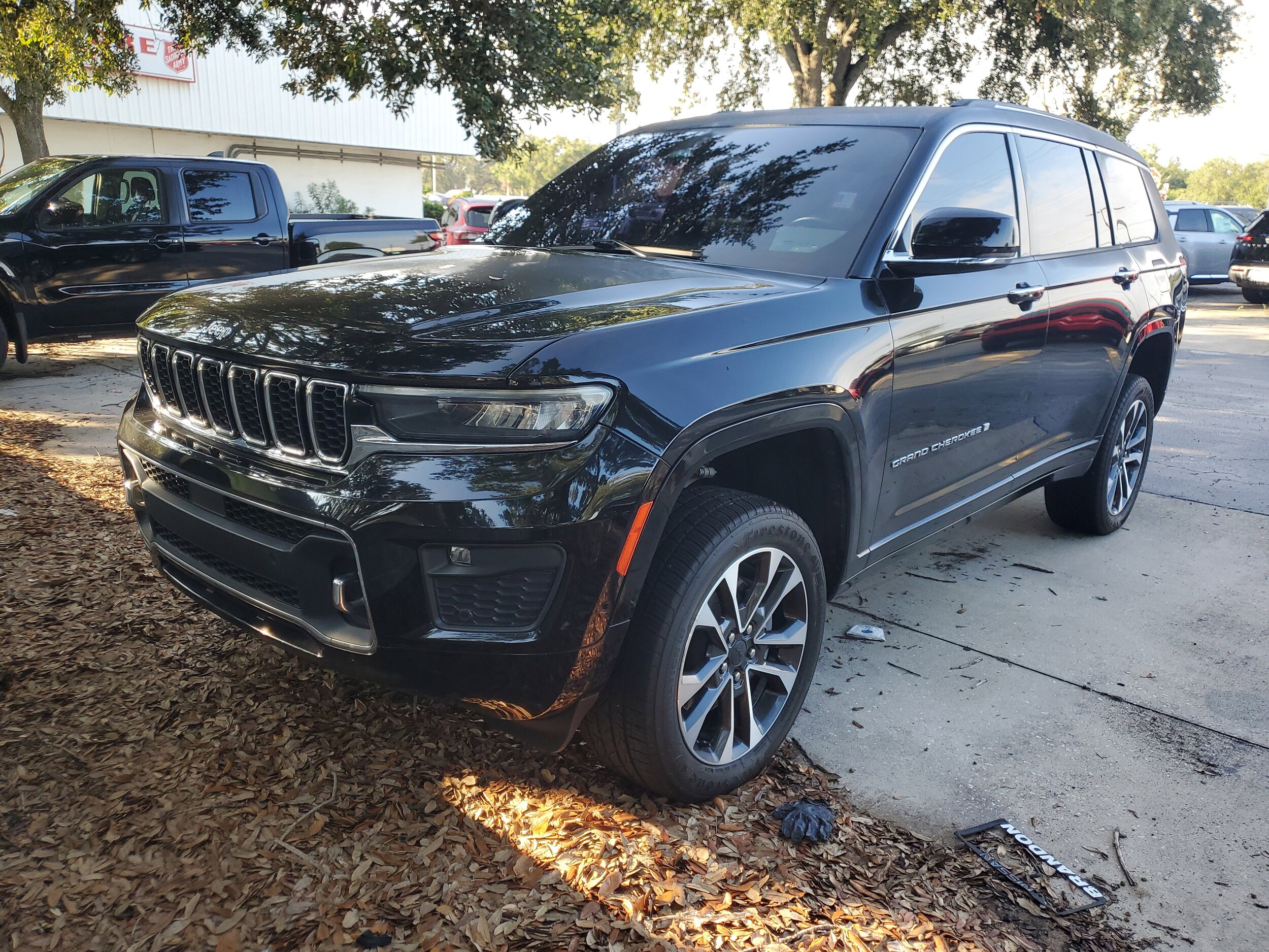 2021 Jeep Grand Cherokee Overland photo 2