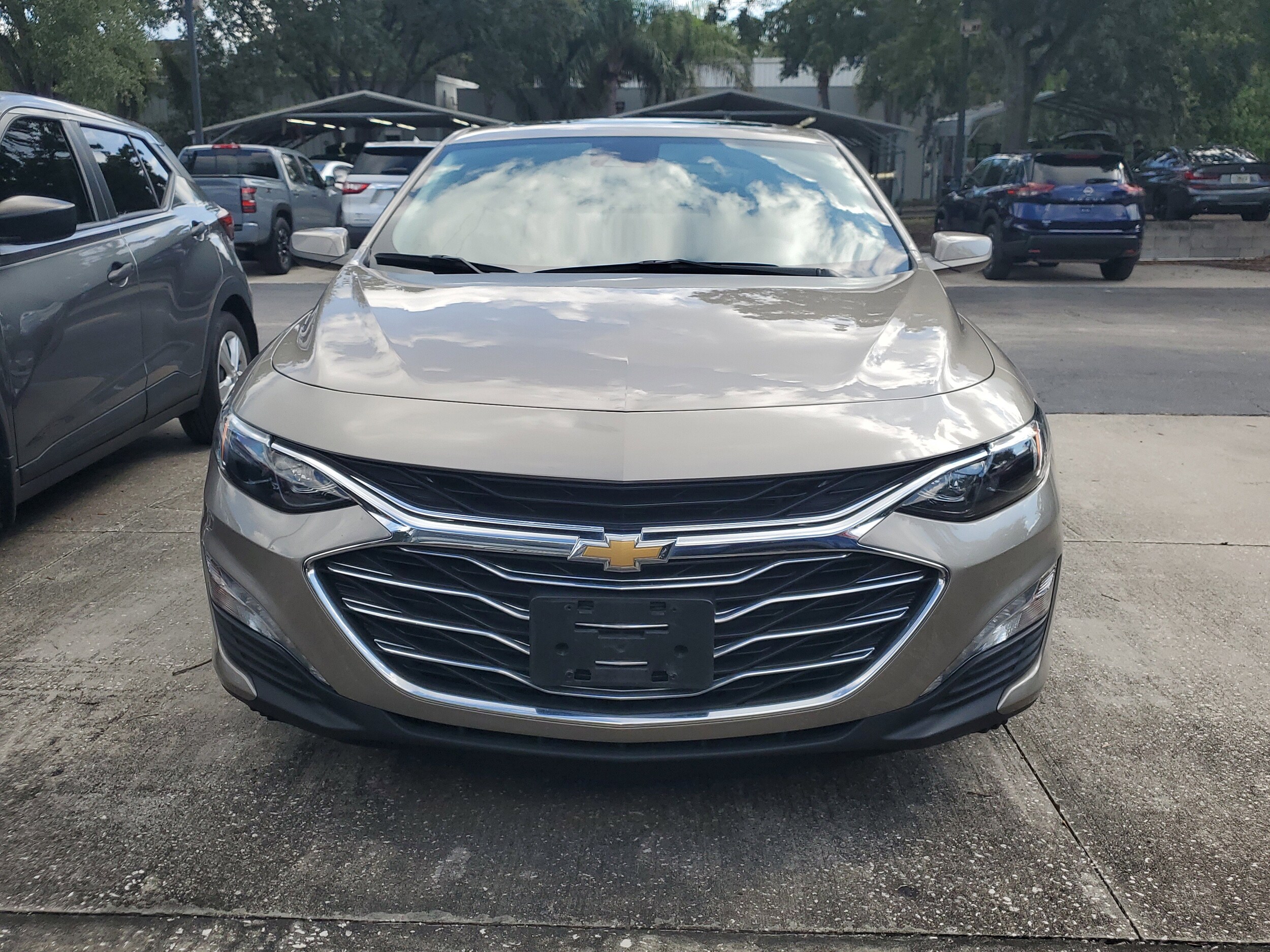 2024 Chevrolet Malibu 1LT photo 2