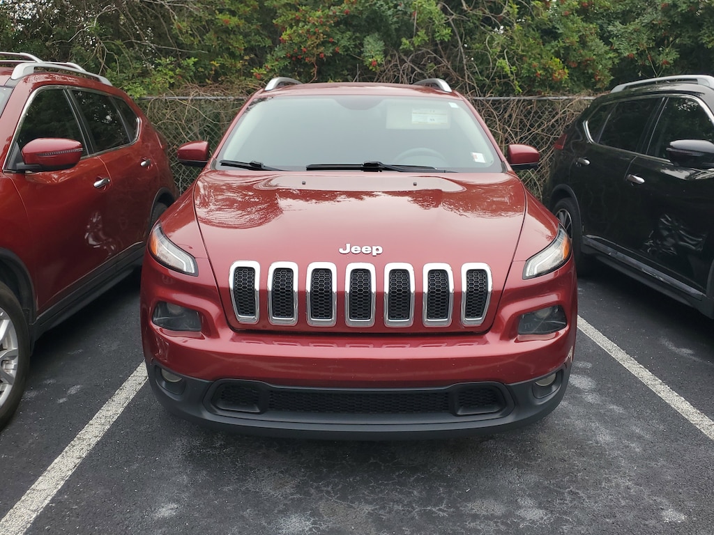 Used 2017 Jeep Cherokee Latitude FWD SUV