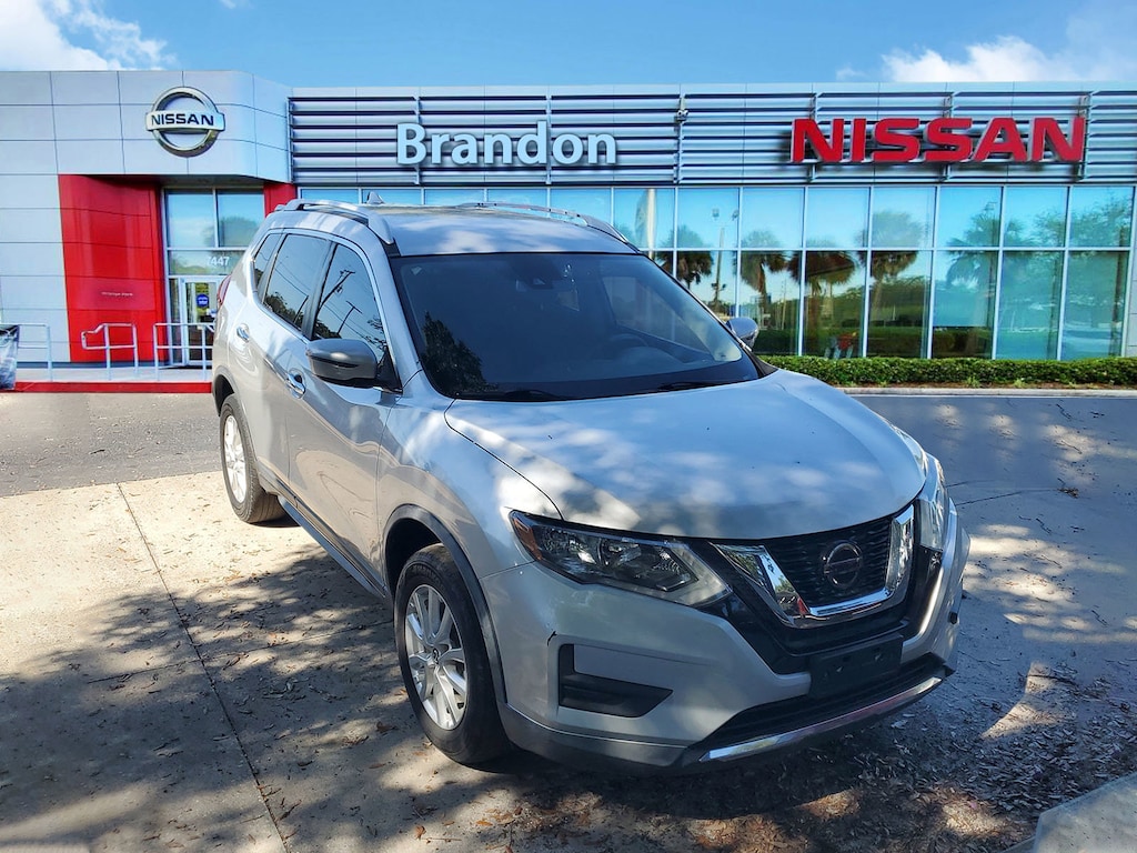 2020 Nissan Rogue SV photo 2
