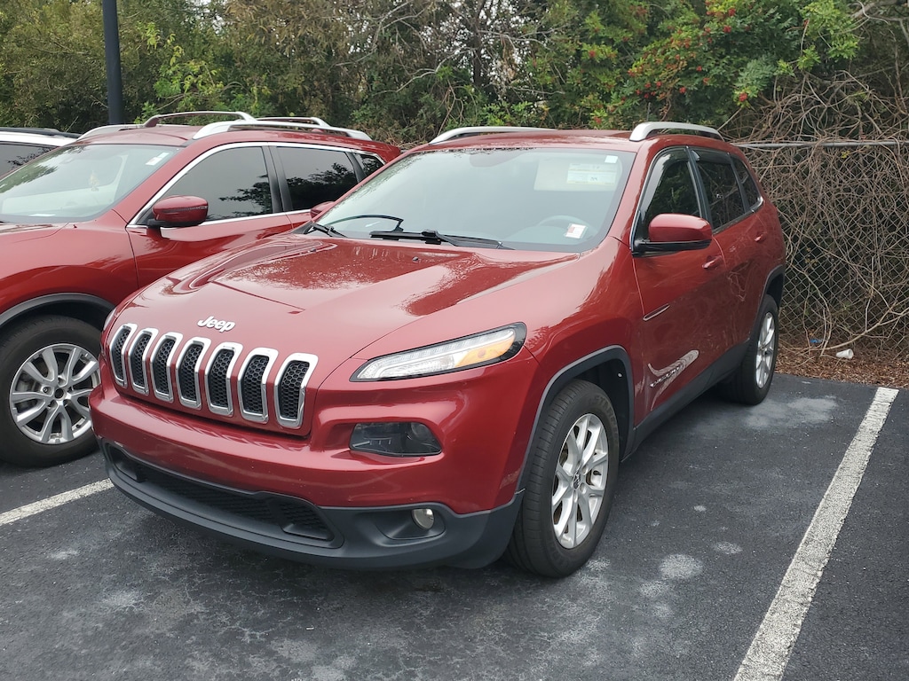 Used 2017 Jeep Cherokee Latitude FWD SUV