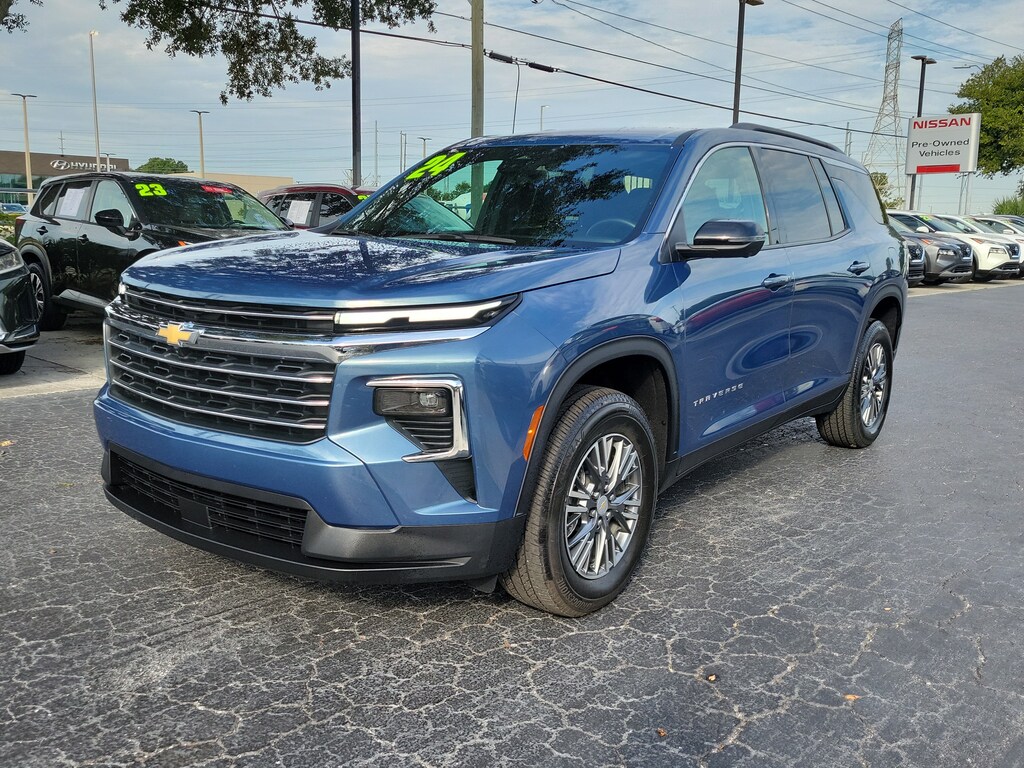 Used 2024 Chevrolet Traverse LT SUV
