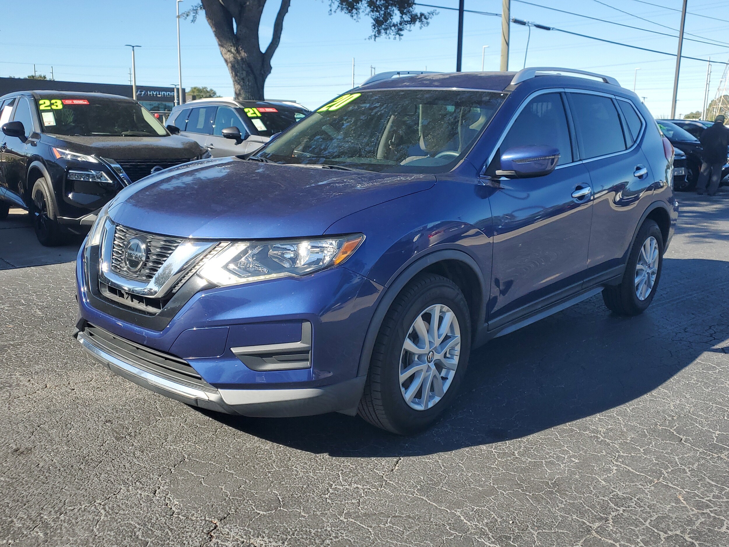 2020 Nissan Rogue SV photo 3