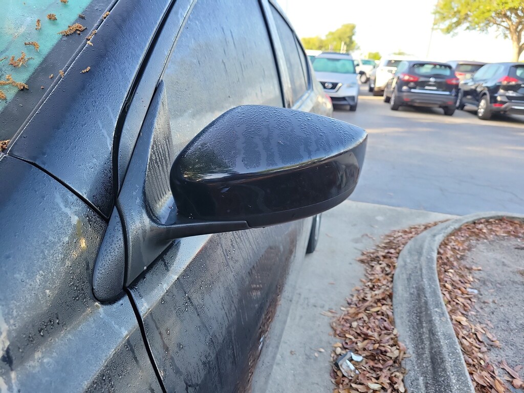 2017 Nissan Versa 1.6 SV photo 3