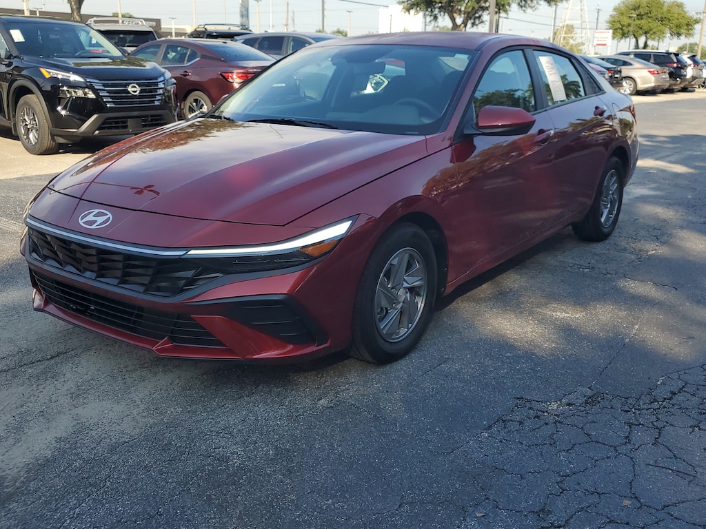 2025 Hyundai Elantra SE photo 4