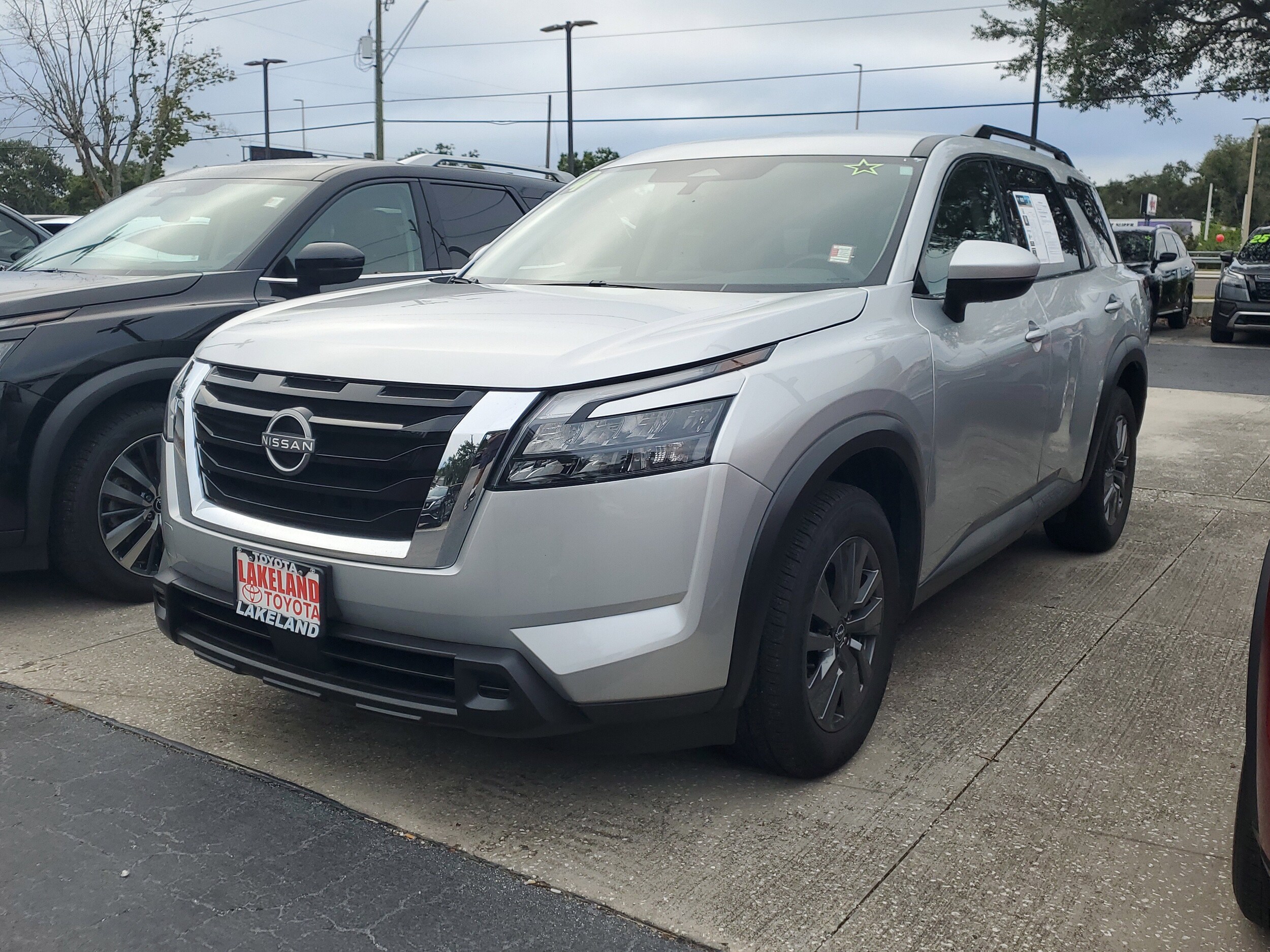 2024 Nissan Pathfinder SV photo 2