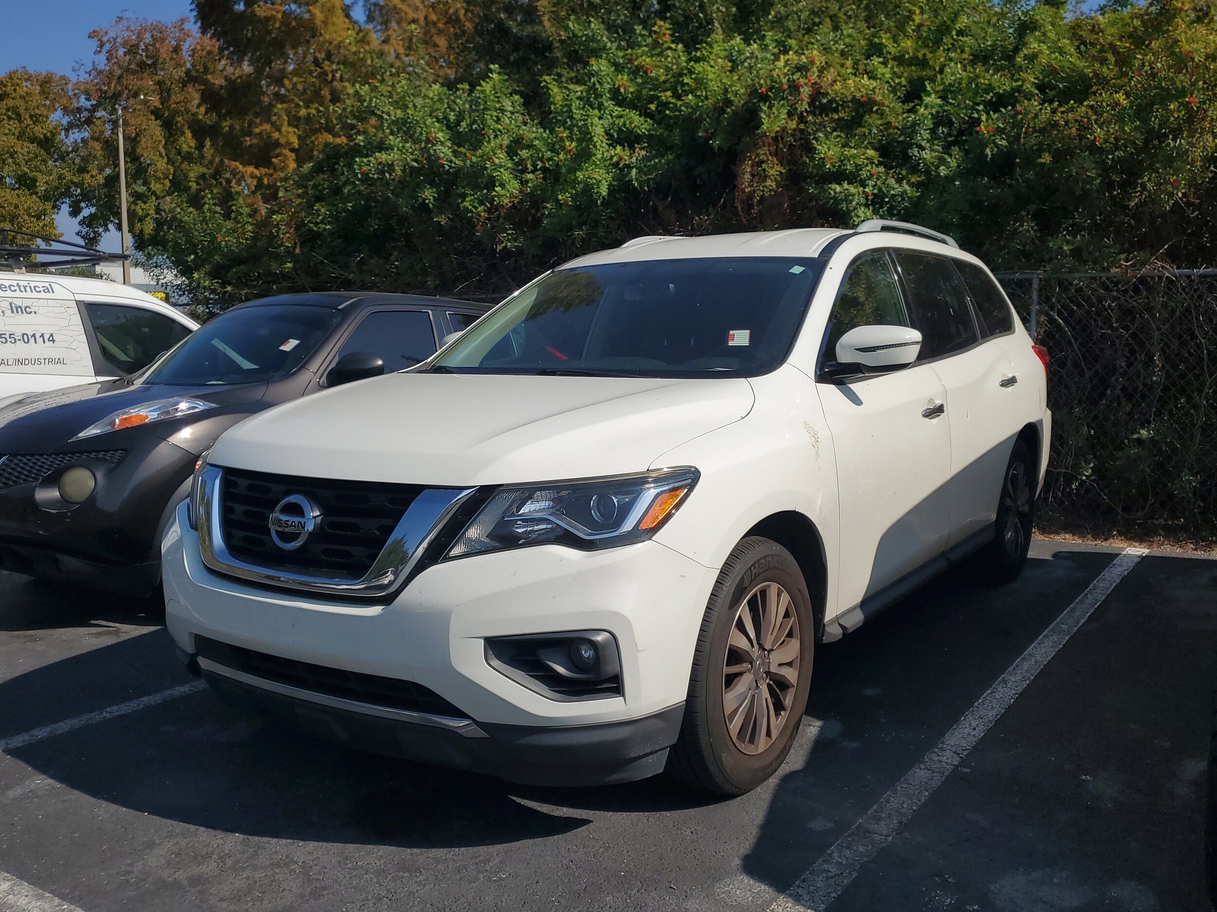 2019 Nissan Pathfinder SV photo 3
